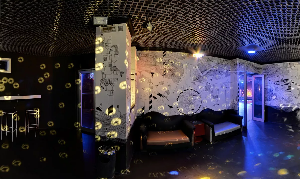Vinile in Italy, Europe | Nightclubs - Rated 3.5