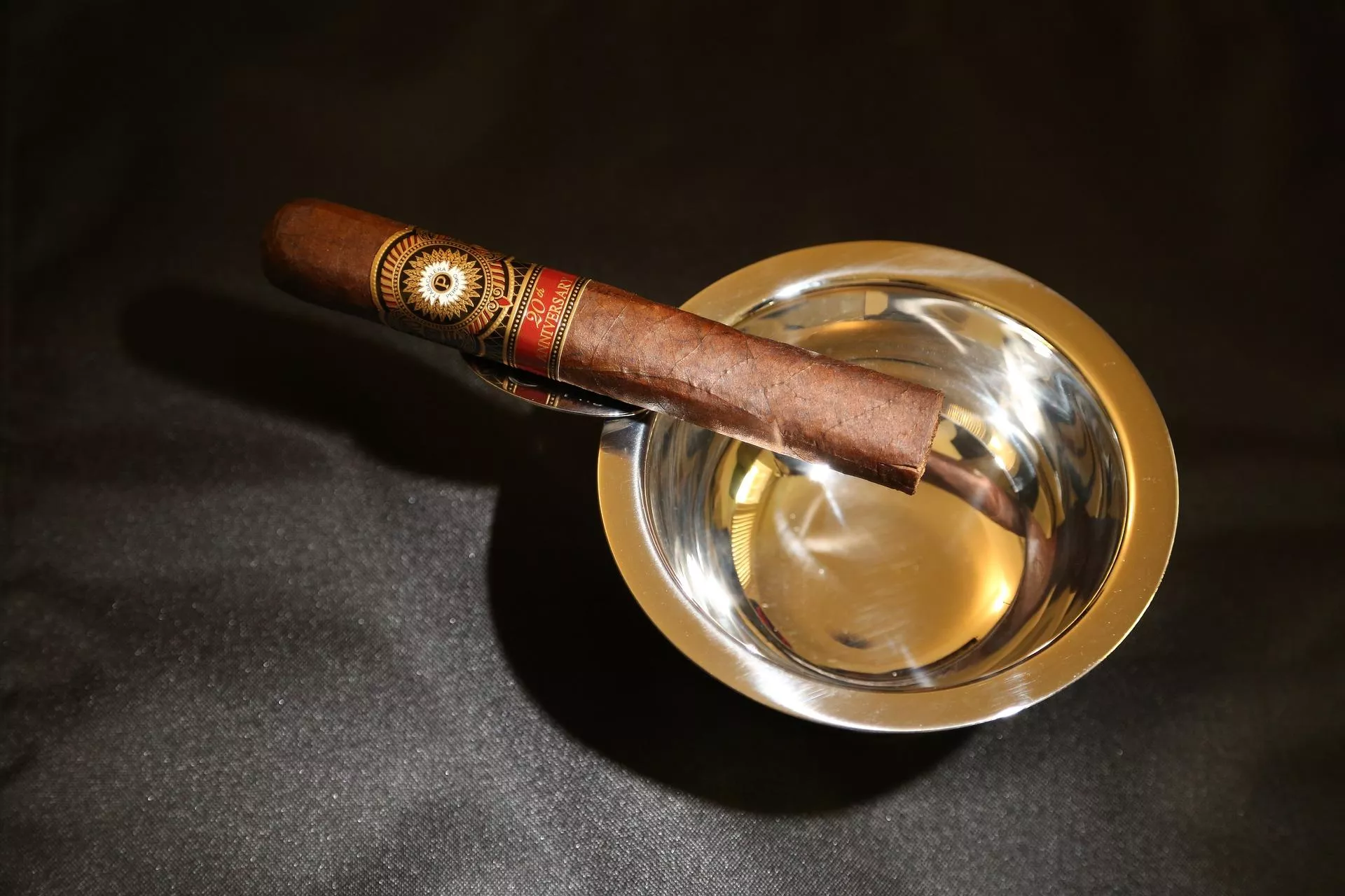 Puro Cigar Bar in USA, North America | Cigar Bars - Rated 5.5