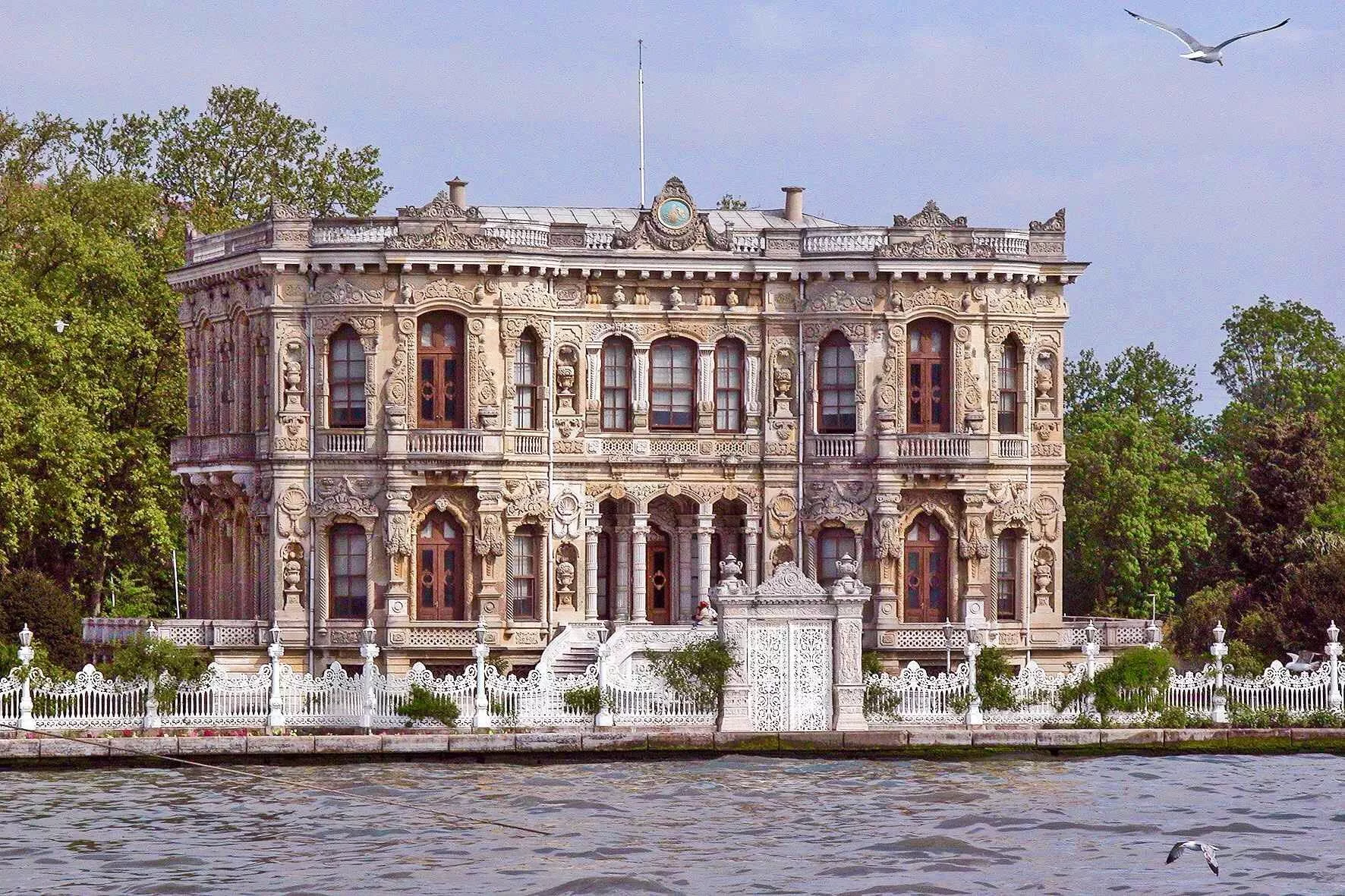 Beylerbeyi Palace in Turkey, Central Asia | Architecture - Rated 3.9