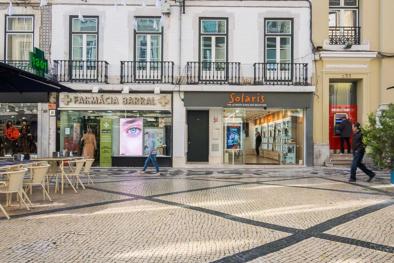 Barral Pharmacy in Portugal, Europe  - Rated 3.2