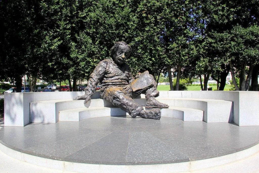Albert Einstein Memorial in USA, North America | Monuments - Rated 3.8