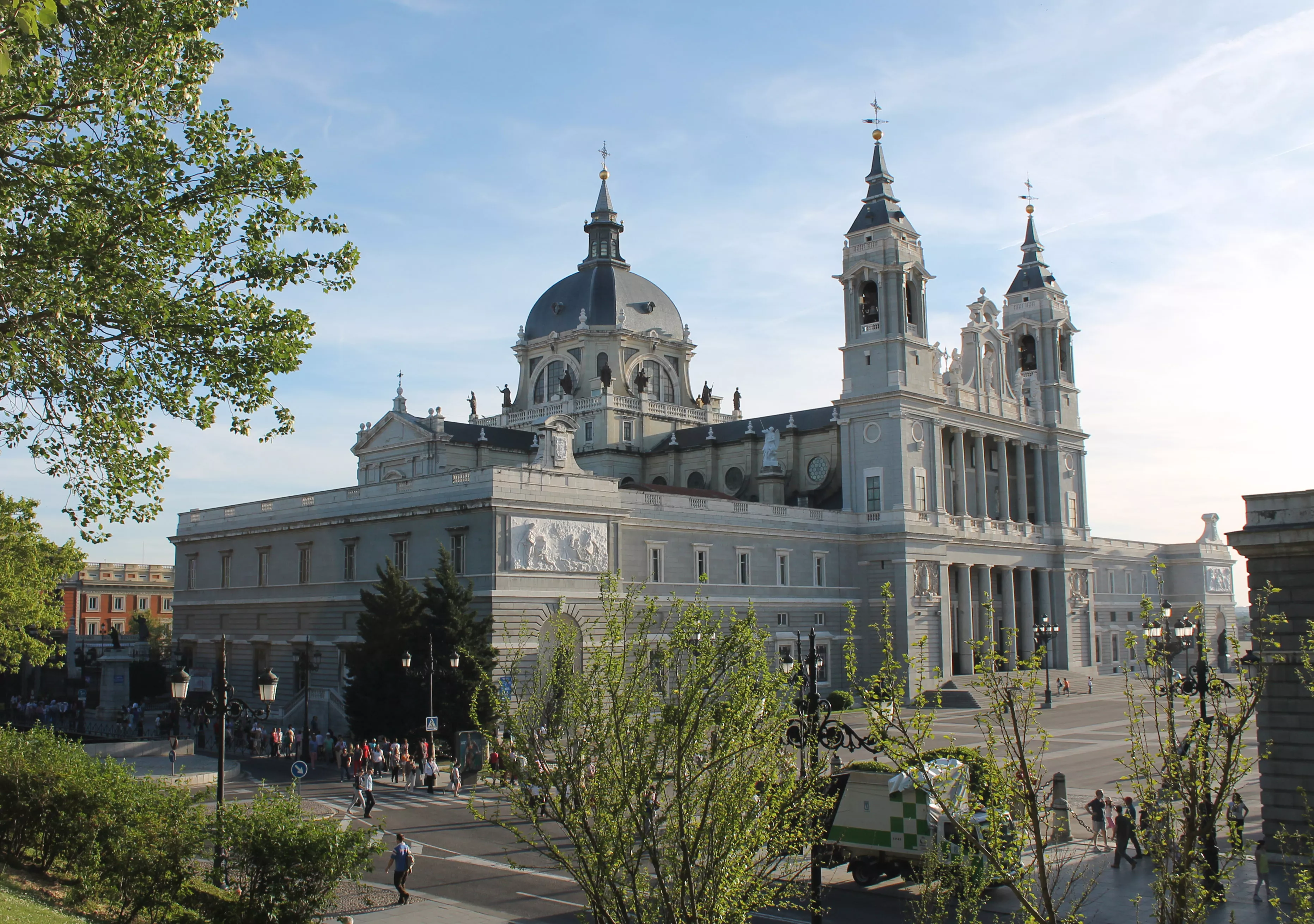 Almudena Cathedral in Spain, Europe | Architecture - Rated 4.1