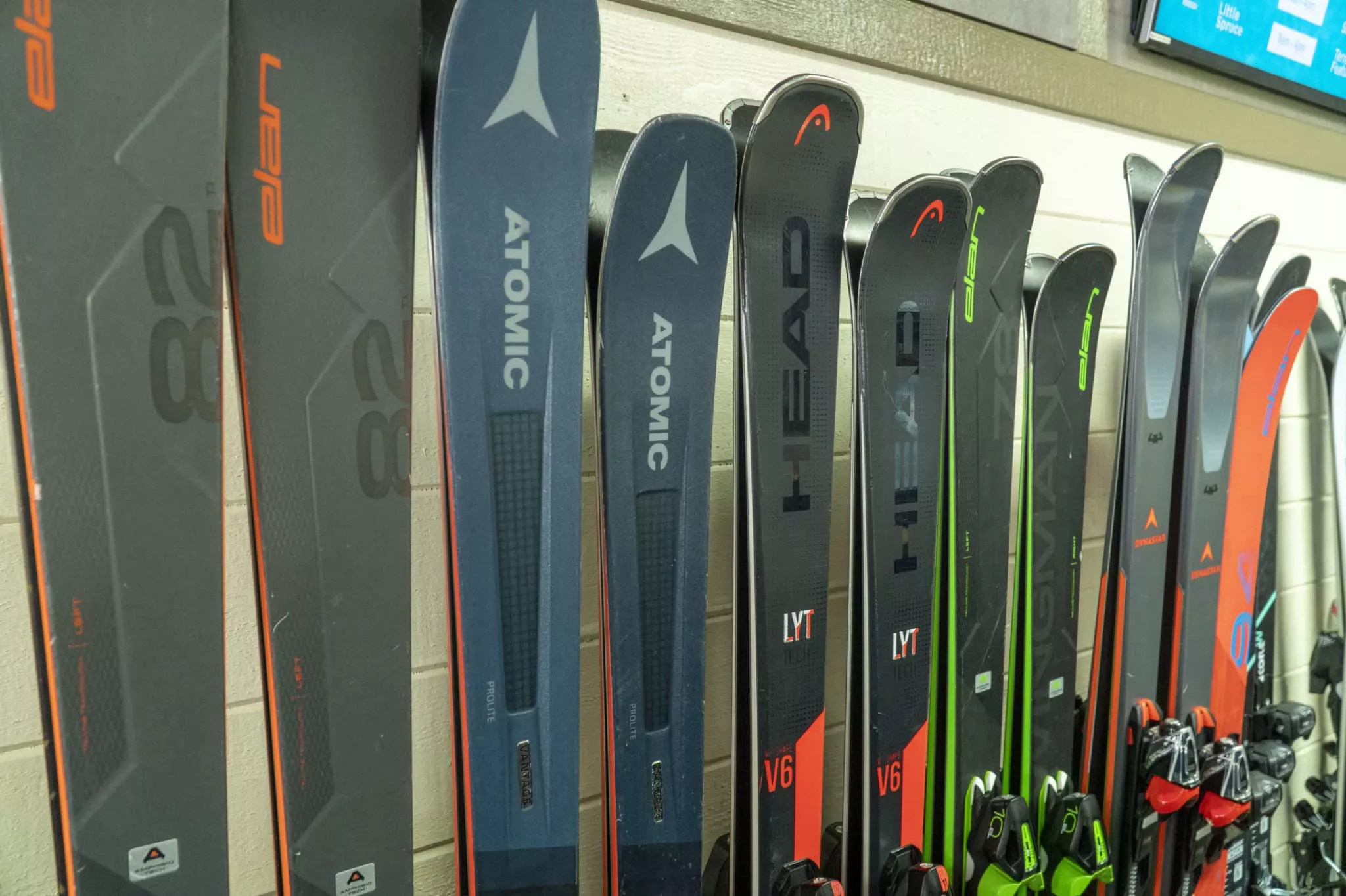 Besiberri Esports 2 in Spain, Europe | Snowboarding,Skiing - Rated 0.9