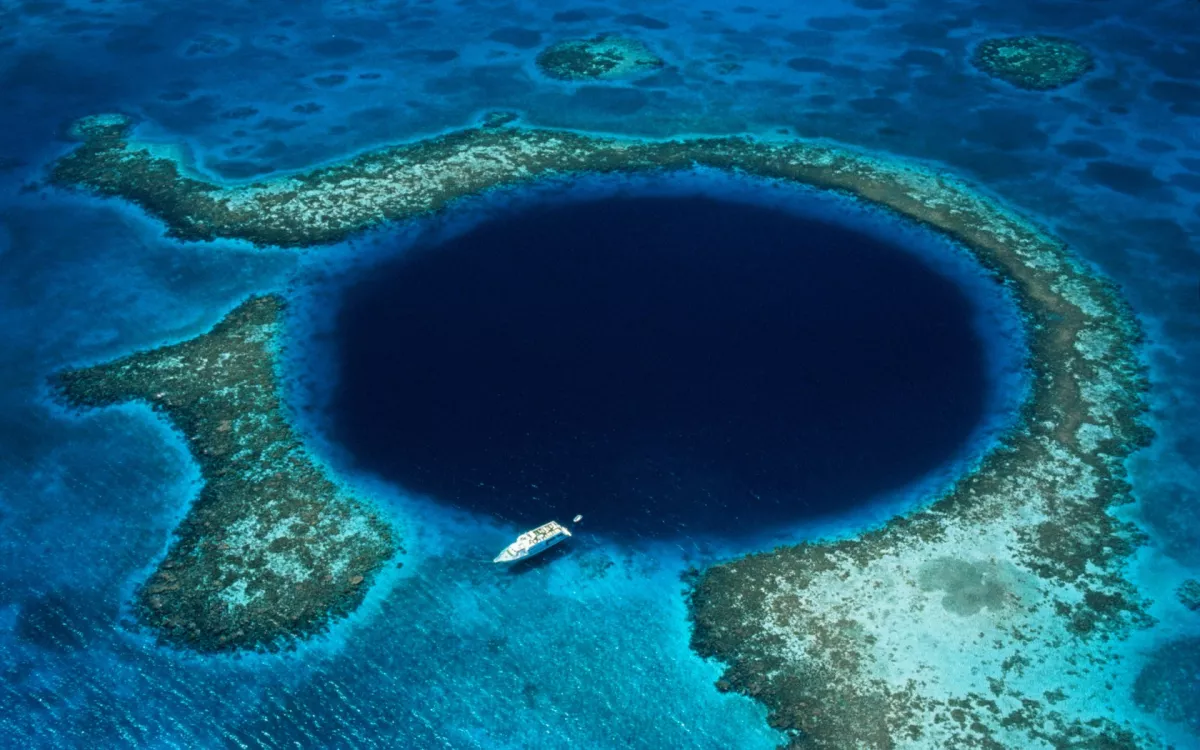 Big Blue Hole in Belize, North America | Nature Reserves - Rated 3.7