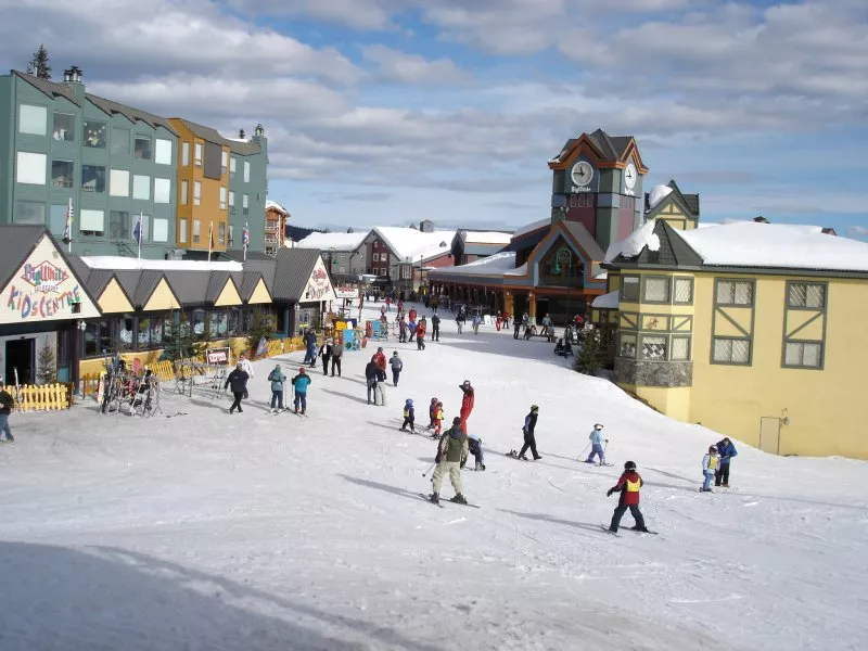 Big White Ski Resort in Canada, North America | Skiing,Snowmobiling,Snowkiting - Rated 9.8