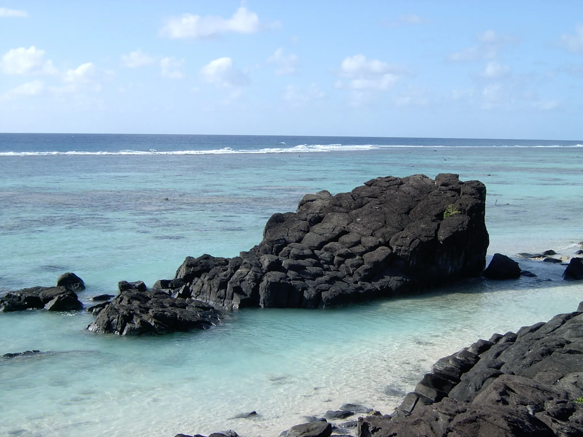 Black Rock Beach in Cook Islands, Australia and Oceania | Beaches - Rated 0.8