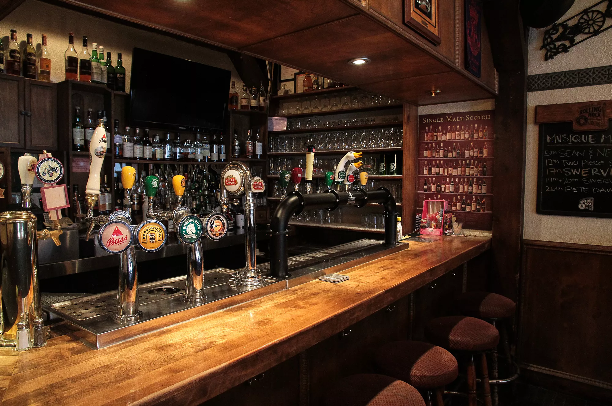 Borderline Pub & Grill in Canada, North America | Pubs & Breweries,Darts - Rated 3.7
