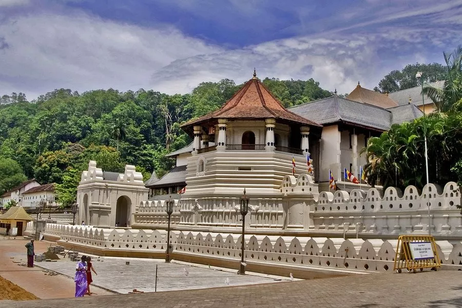 Buddha Tooth Temple in Sri Lanka, Central Asia | Architecture - Rated 4.2