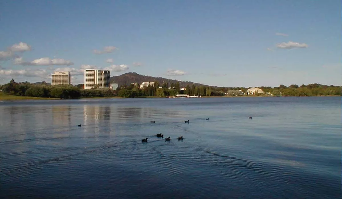 Burley Griffin Lake in Australia, Australia and Oceania | Lakes - Rated 0.8