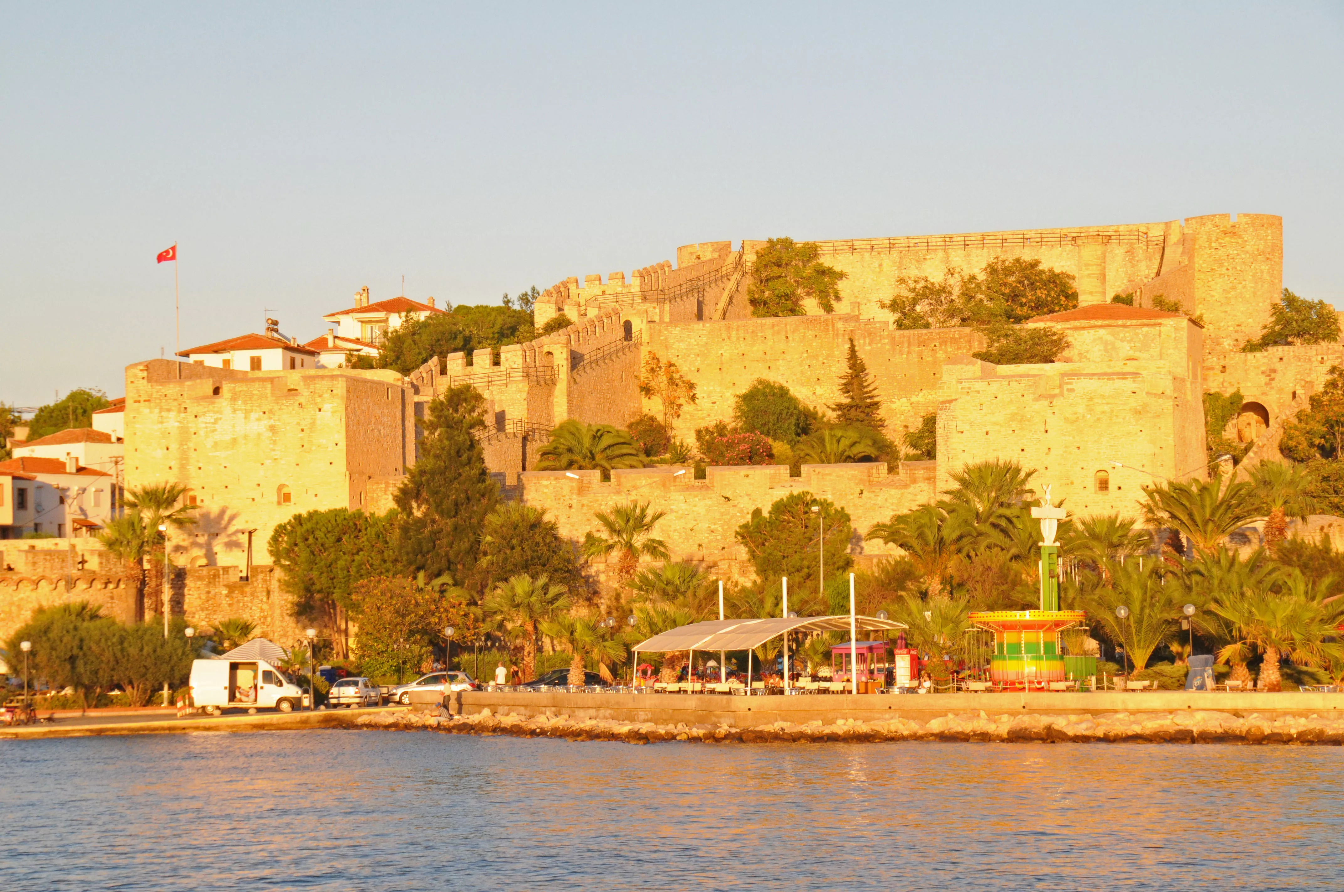 Cesme Castle in Turkey, Central Asia | Castles - Rated 3.9