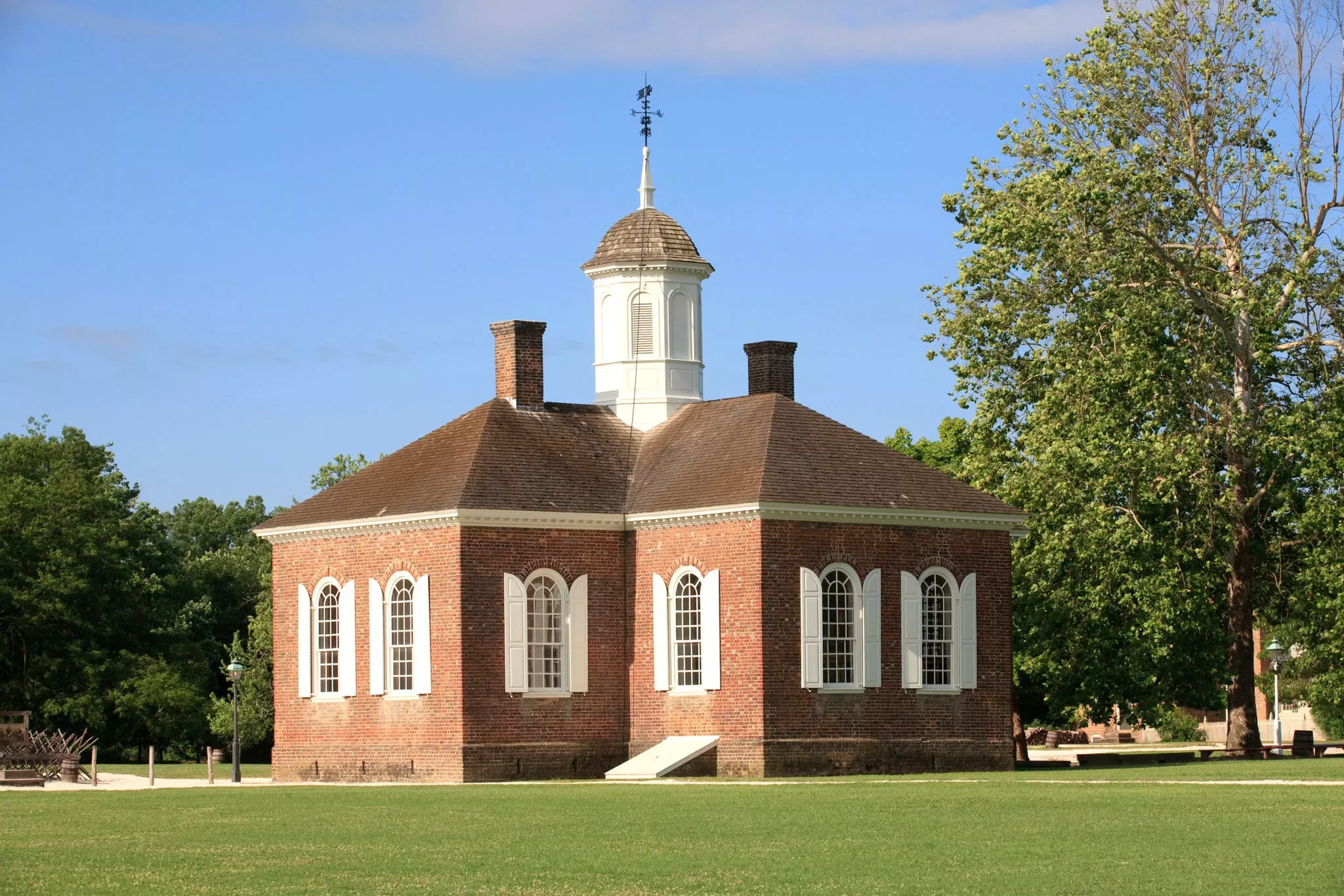 Colonial Williamsburg Courthouse in USA, North America | Architecture - Rated 3.8