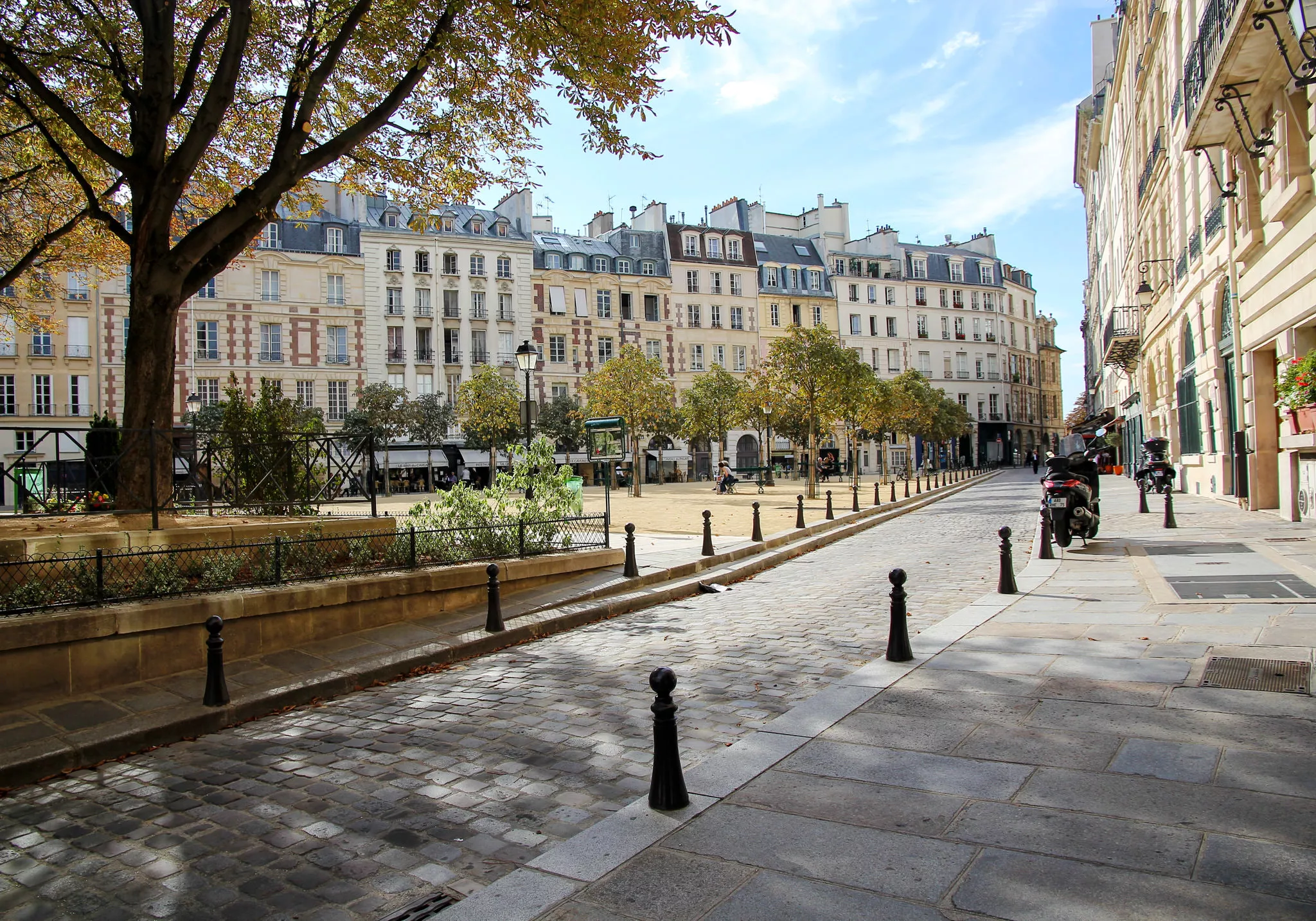 Dauphin Square in France, Europe | Architecture - Rated 3.6