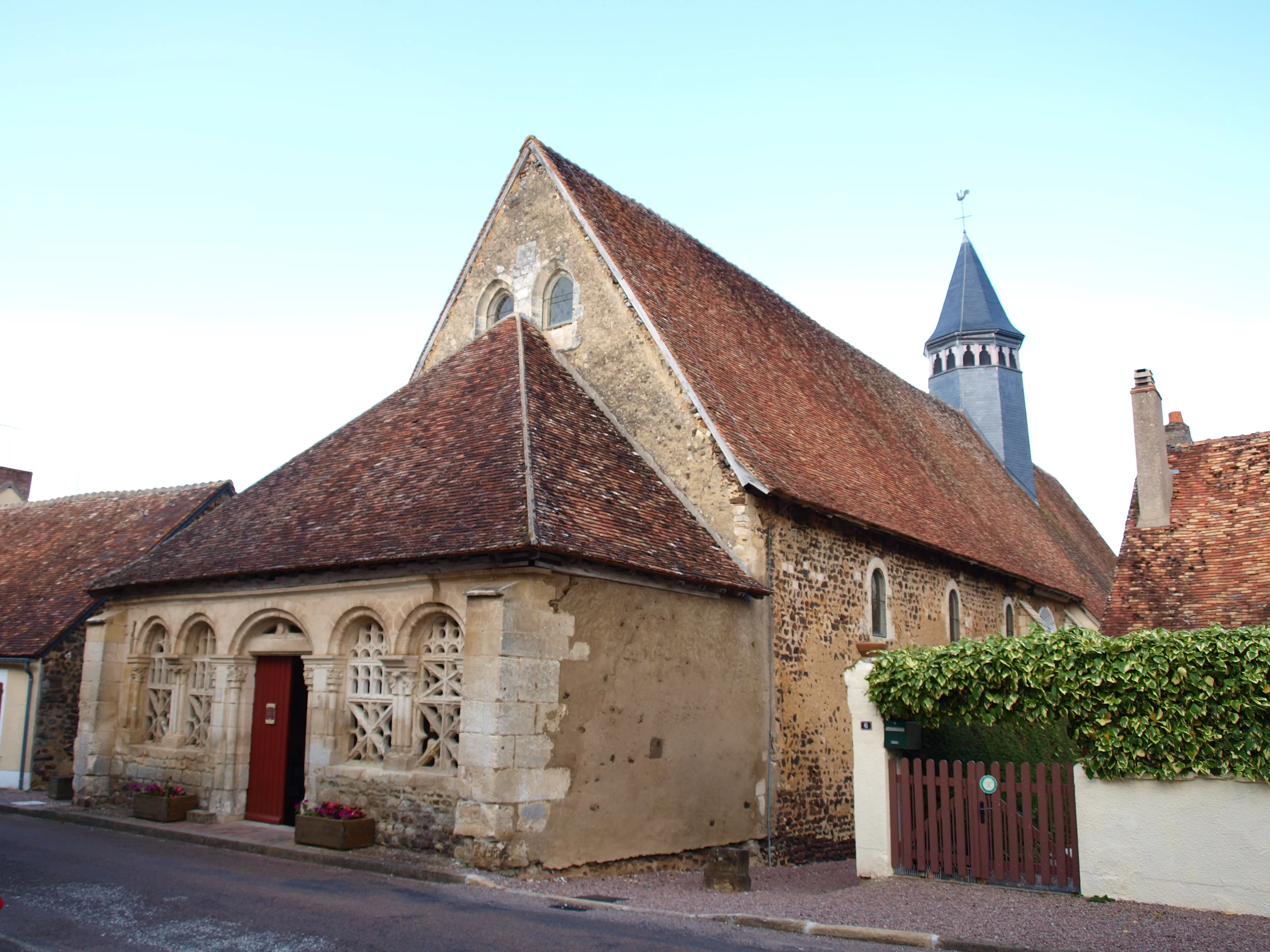 Eglise de Saint Pierre in France, Europe | Architecture - Rated 0.9