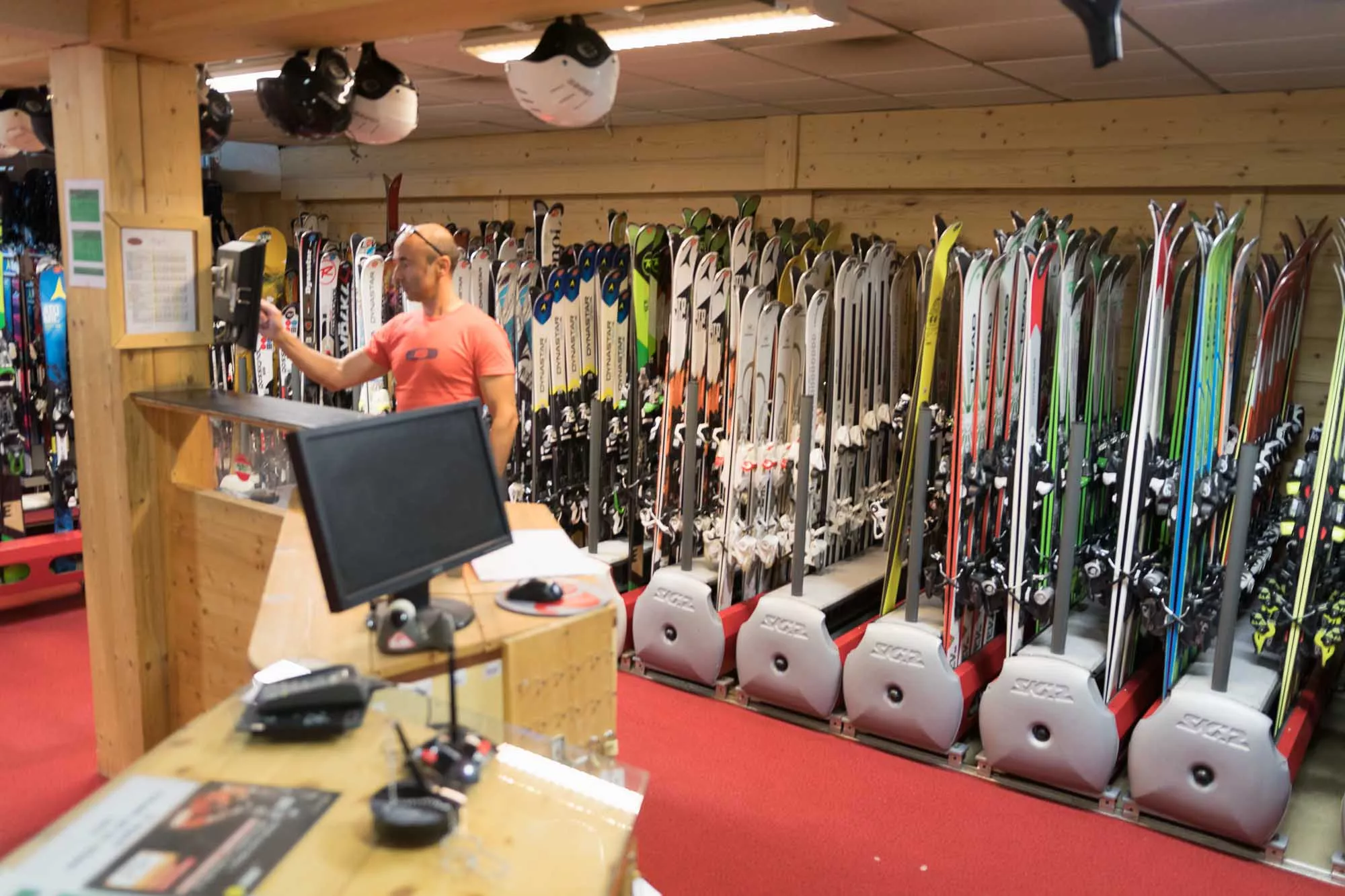 Ski Rental El Kiosko in Spain, Europe | Snowboarding,Skiing - Rated 0.9