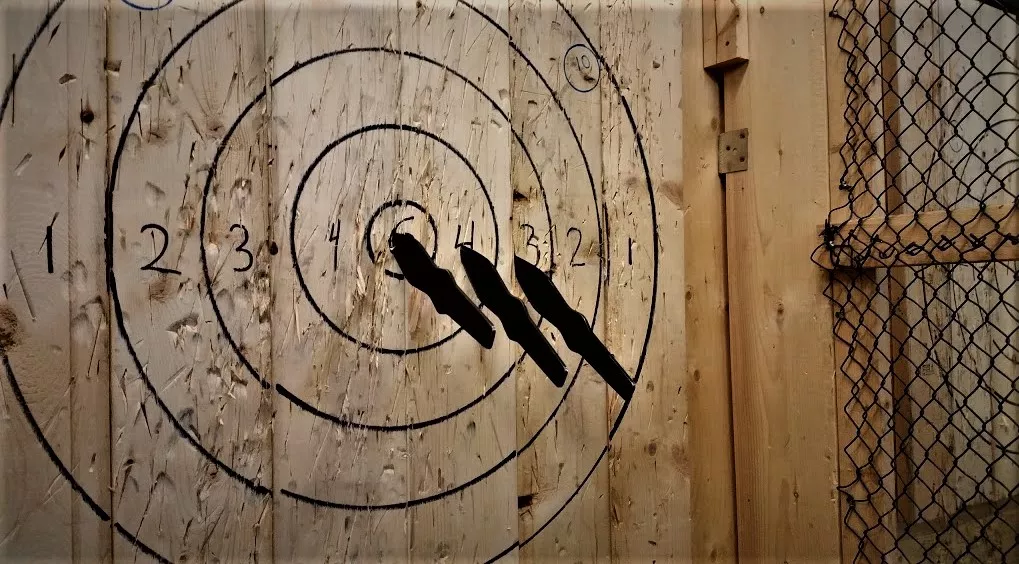 Far Shot Orangeville in Canada, North America | Knife Throwing - Rated 1.5