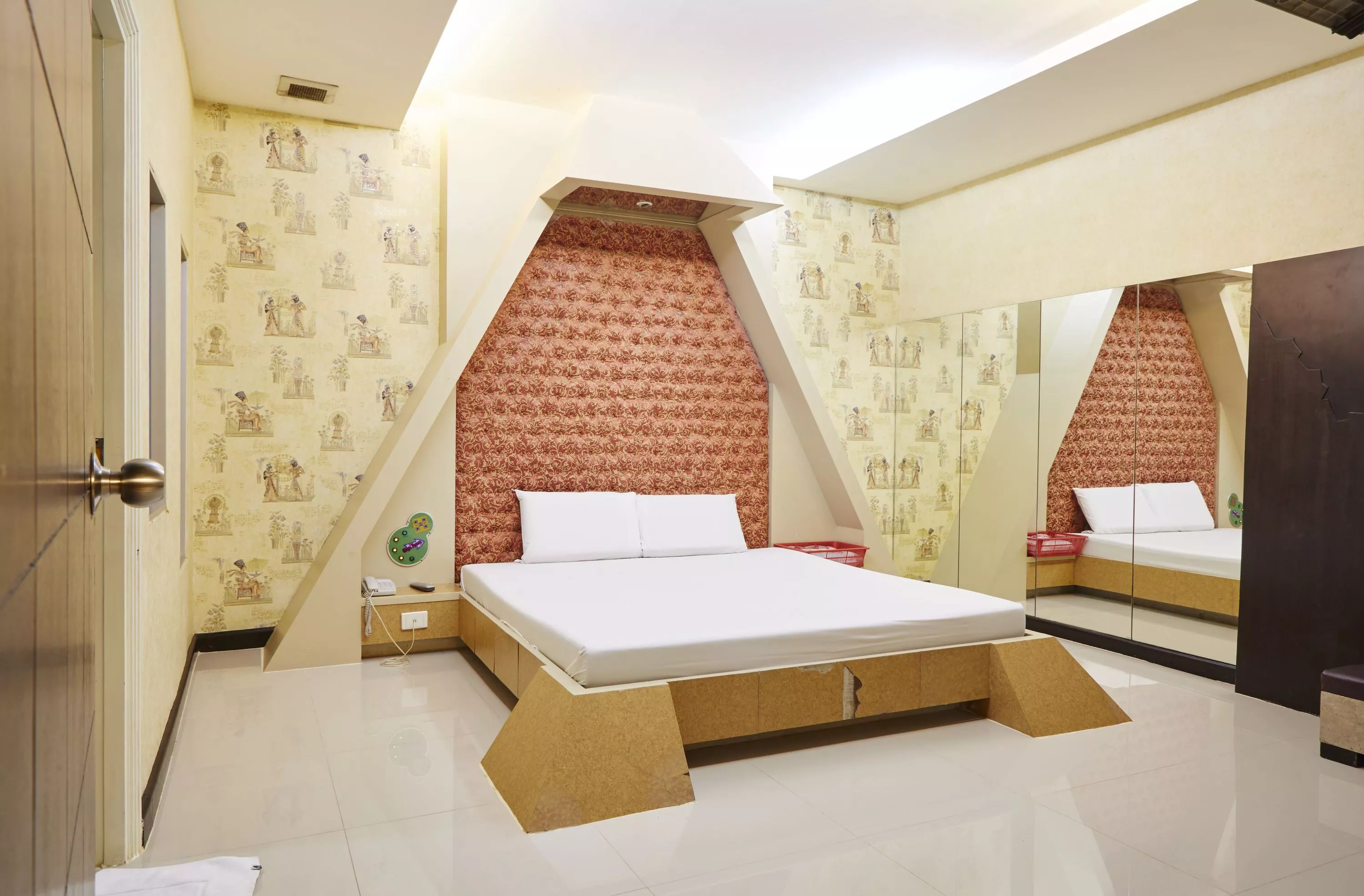 Gigs Town Hotel in Thailand, Central Asia | Sex Hotels,Sex-Friendly Places - Rated 0.6