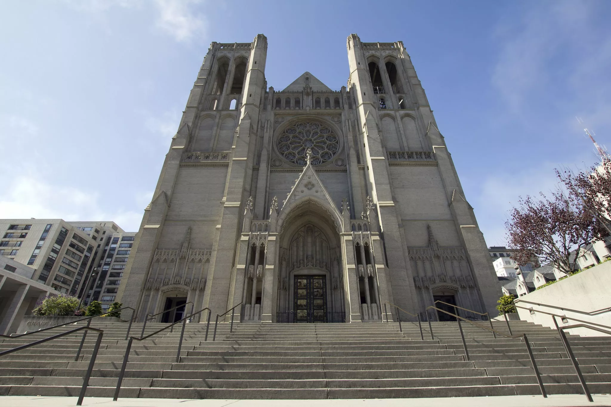 Grace Cathedral in USA, North America | Architecture - Rated 3.8