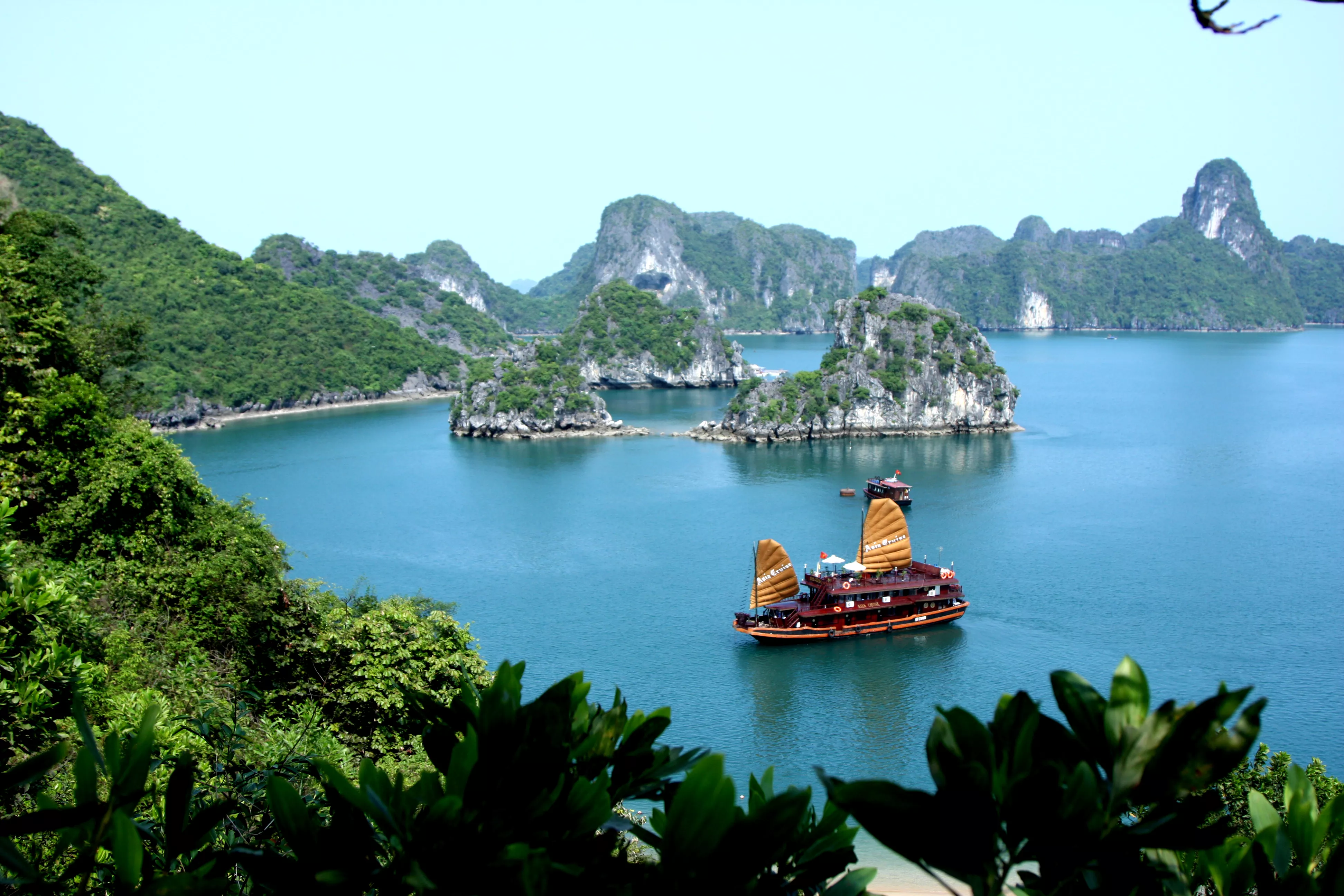 Halong Bay in Vietnam, East Asia | Nature Reserves - Rated 4