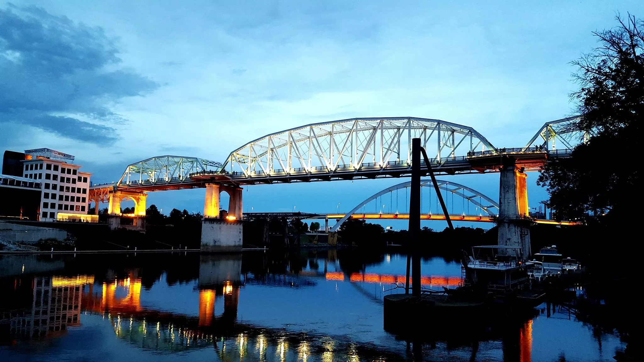 John Seigenthaler Pedestrian Bridge in USA, North America | Architecture - Rated 3.8