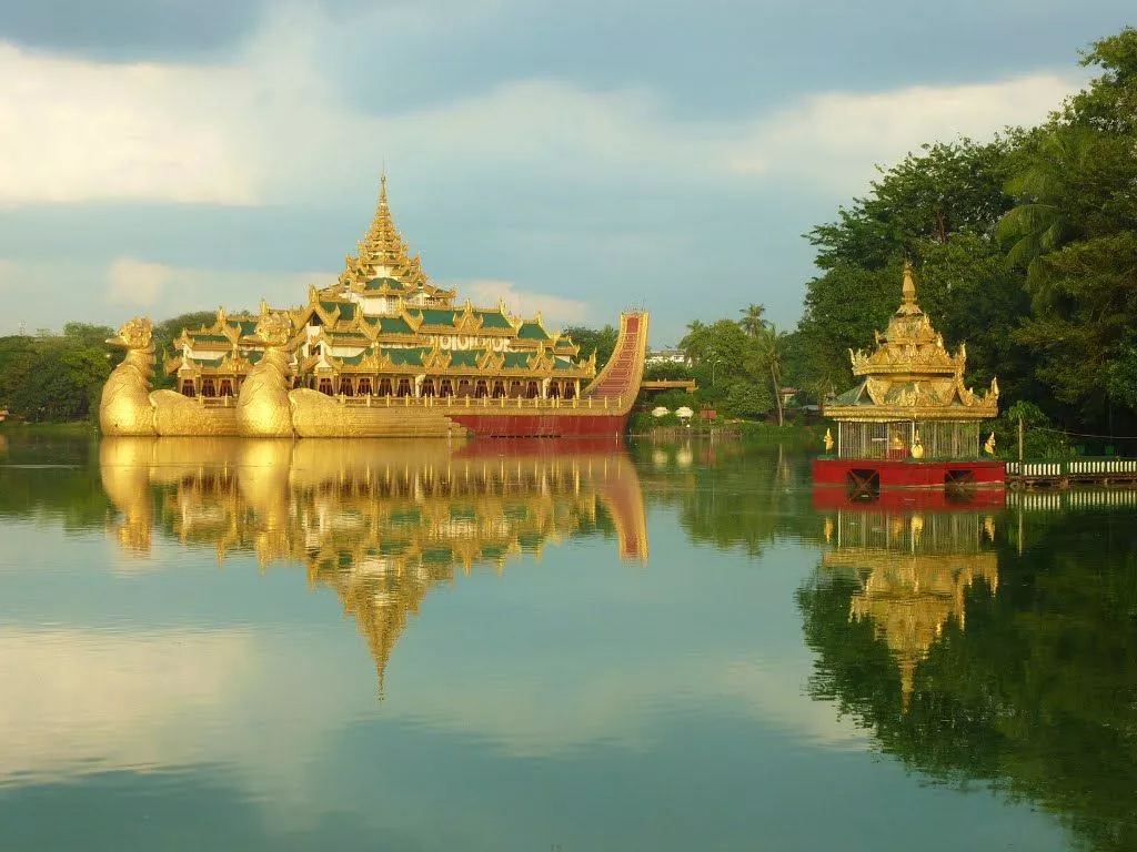 Kandawgyi Lake in Myanmar, Central Asia | Lakes - Rated 0.7
