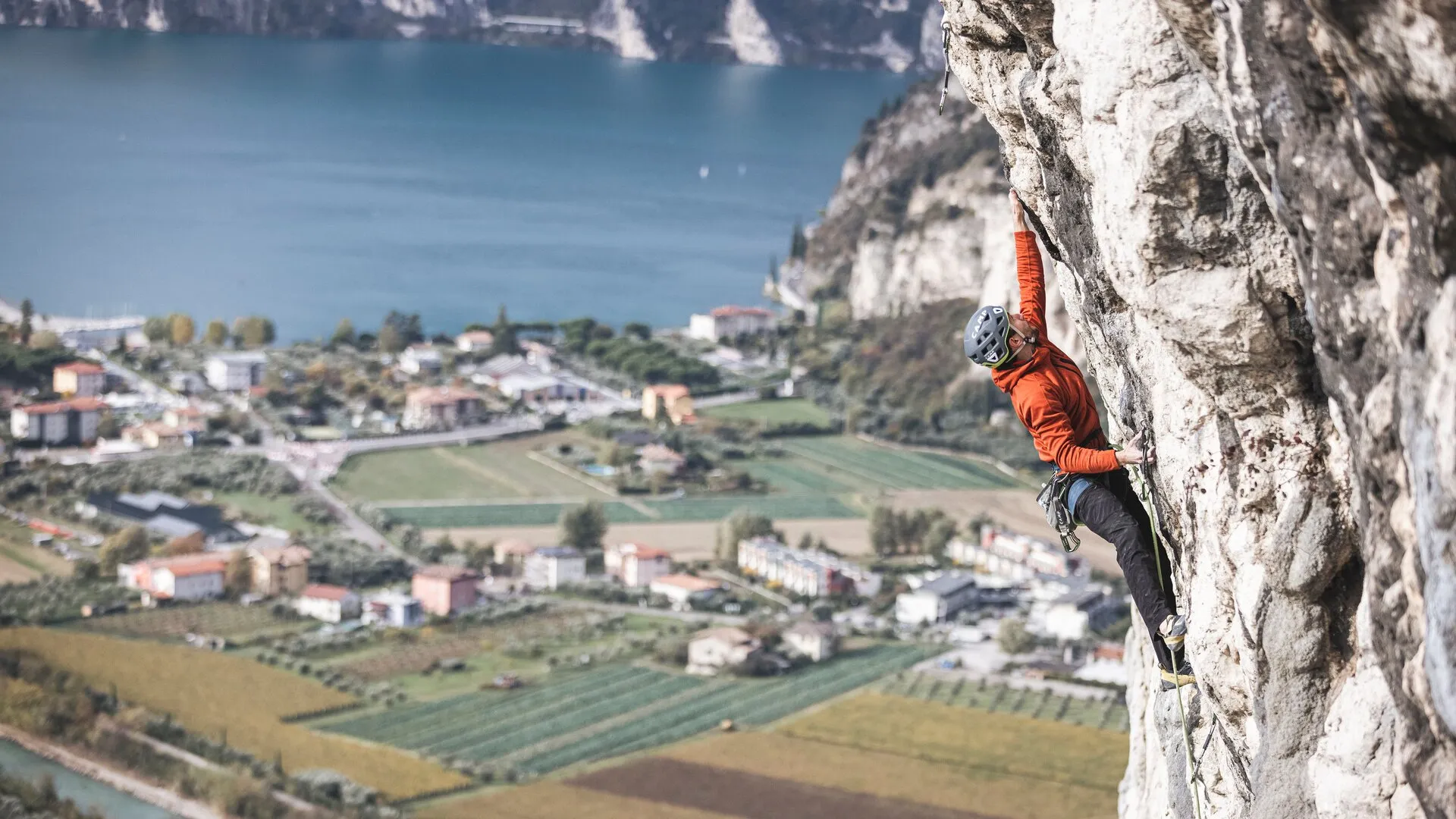 Klettern in Arco am Gardasee and den Dolomiten in Italy, Europe | Climbing - Rated 0.9
