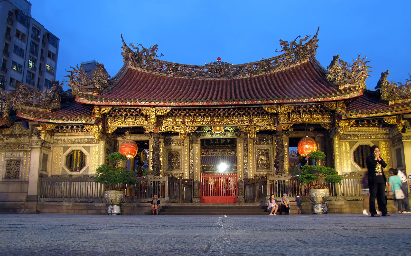 Longshan Temple in Taiwan, East Asia | Architecture - Rated 4.2