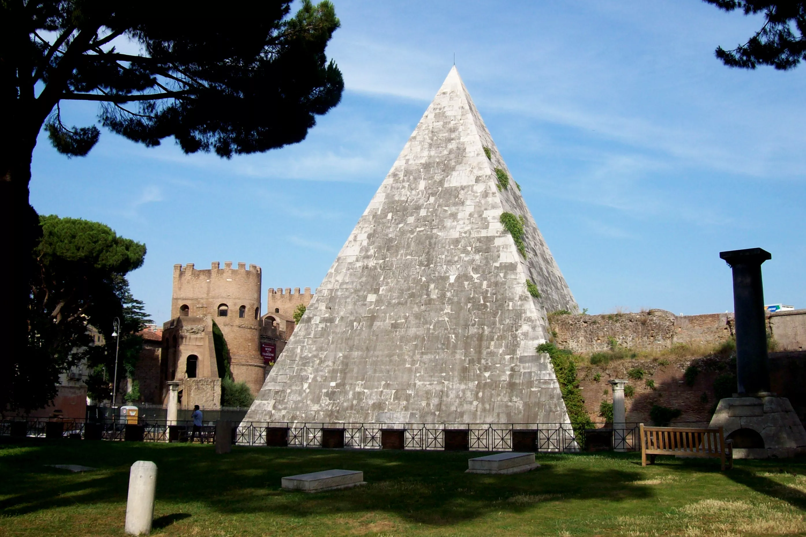 Mausoleum of Kai Cestius in Italy, Europe | Architecture - Rated 3.5