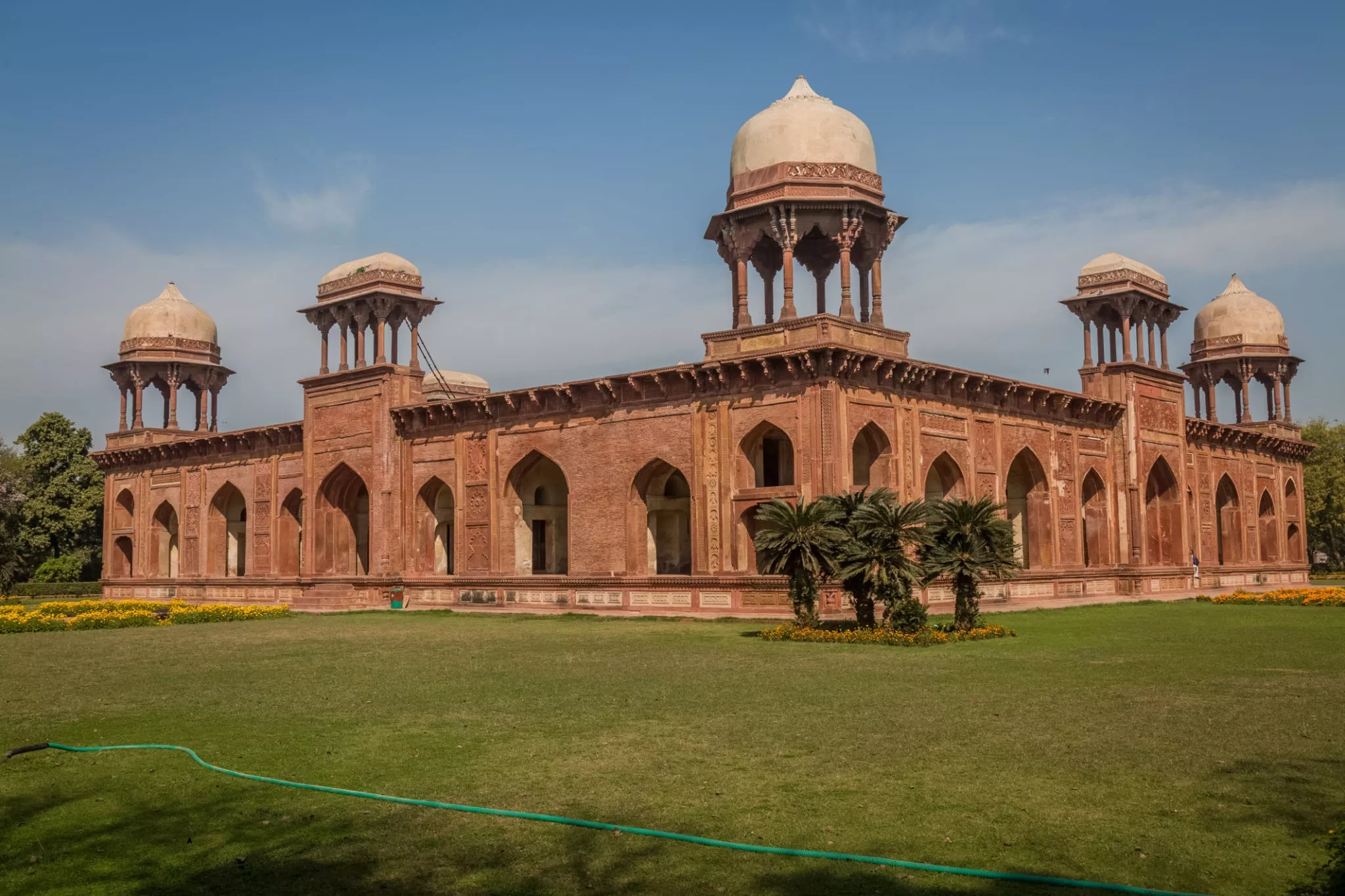 Mausoleum of Mariam-uz-Zamani in India, Central Asia | Architecture - Rated 3.2