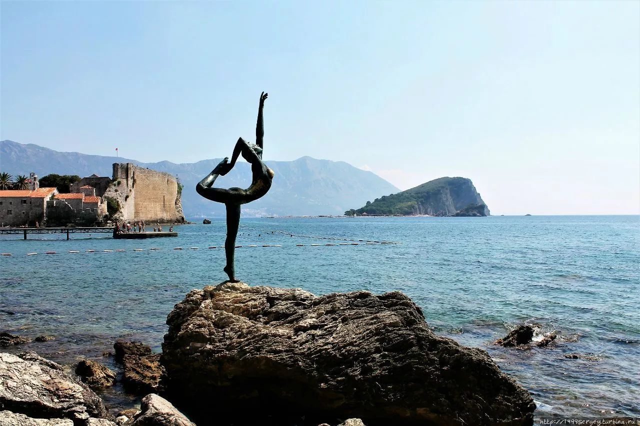 Monument to the Ballerina in Montenegro, Europe | Monuments - Rated 3.9