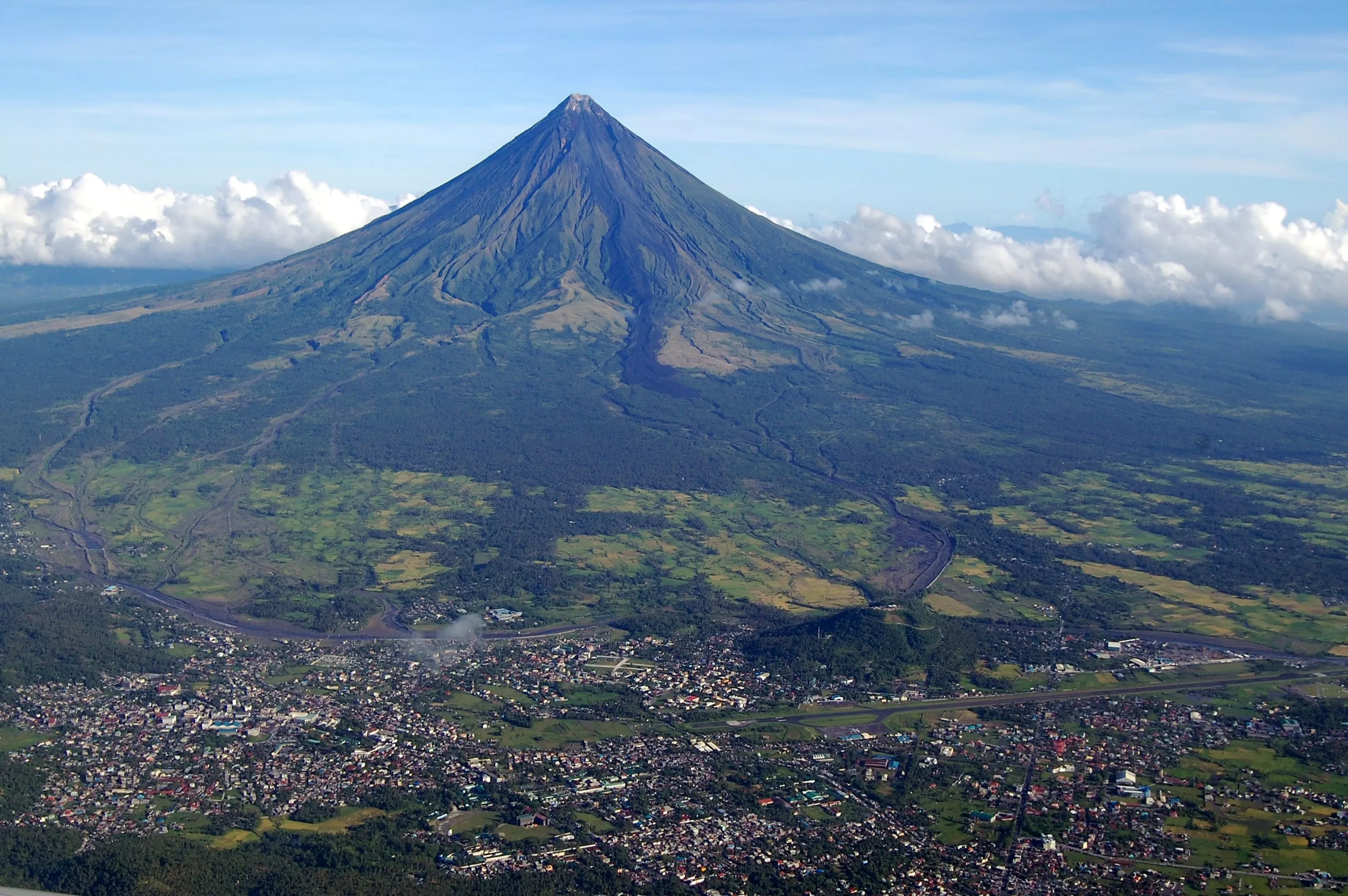 Mayon in Philippines, Central Asia | Volcanos - Rated 4