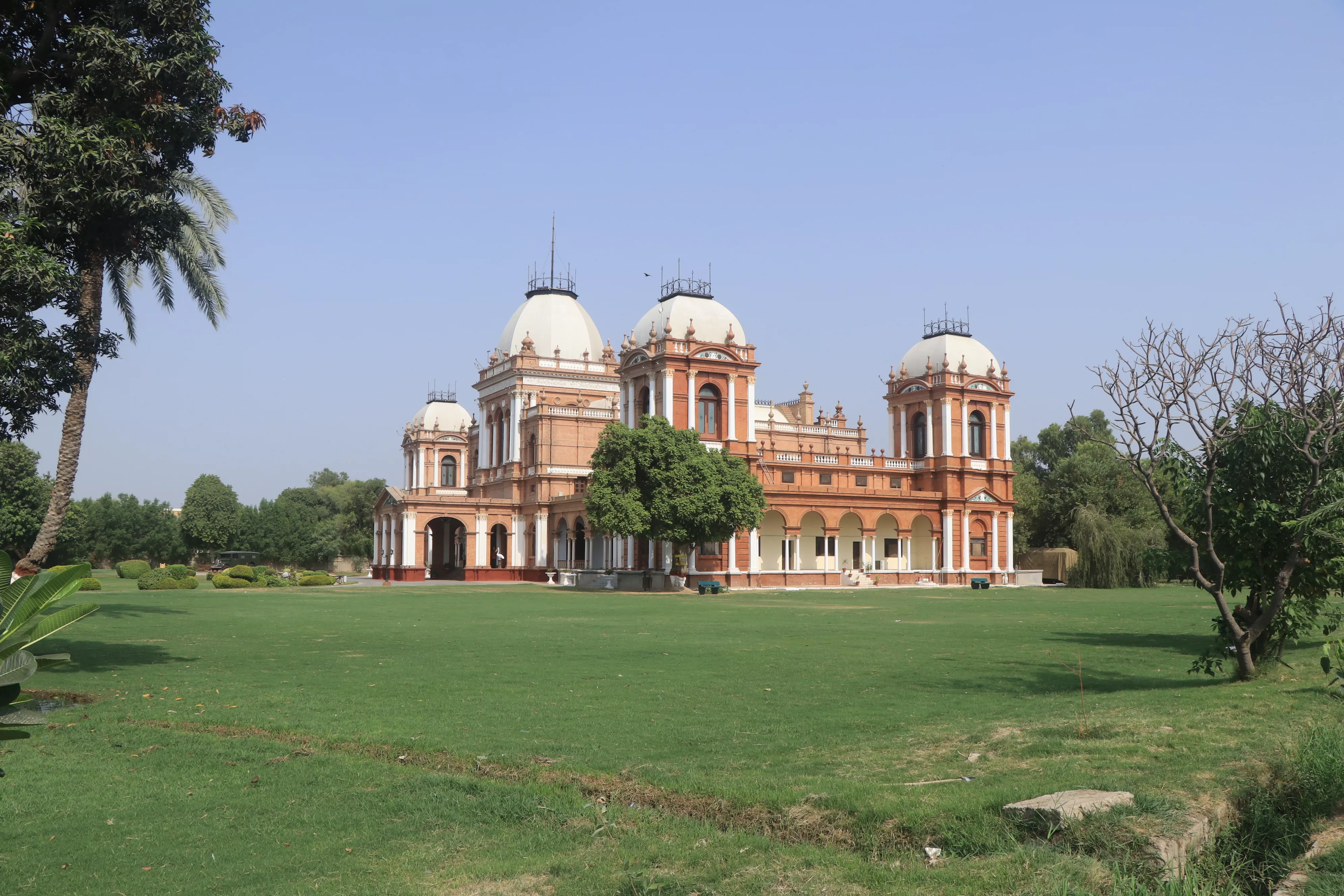 Noor Mahal in Pakistan, South Asia | Architecture - Rated 3.9