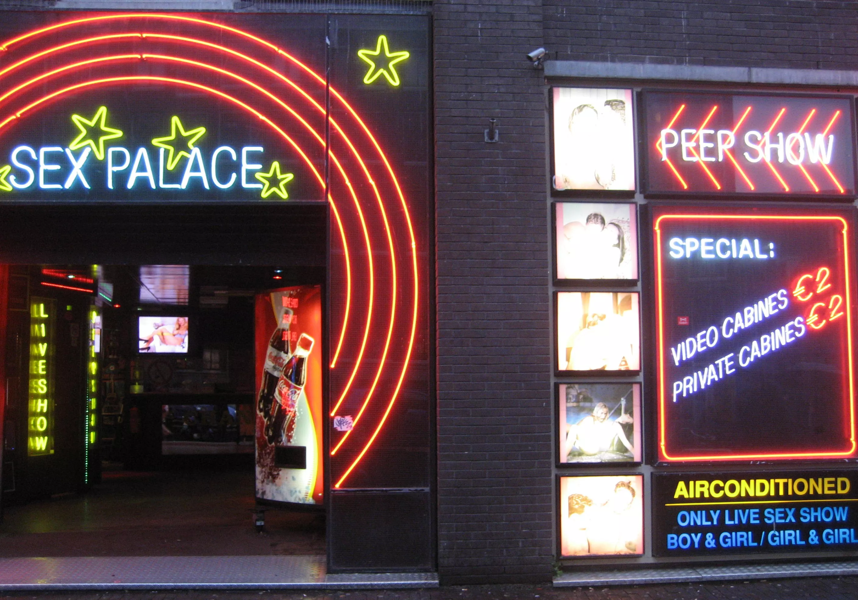 Sex Palace Peep Show in Netherlands, Europe  - Rated 0.9