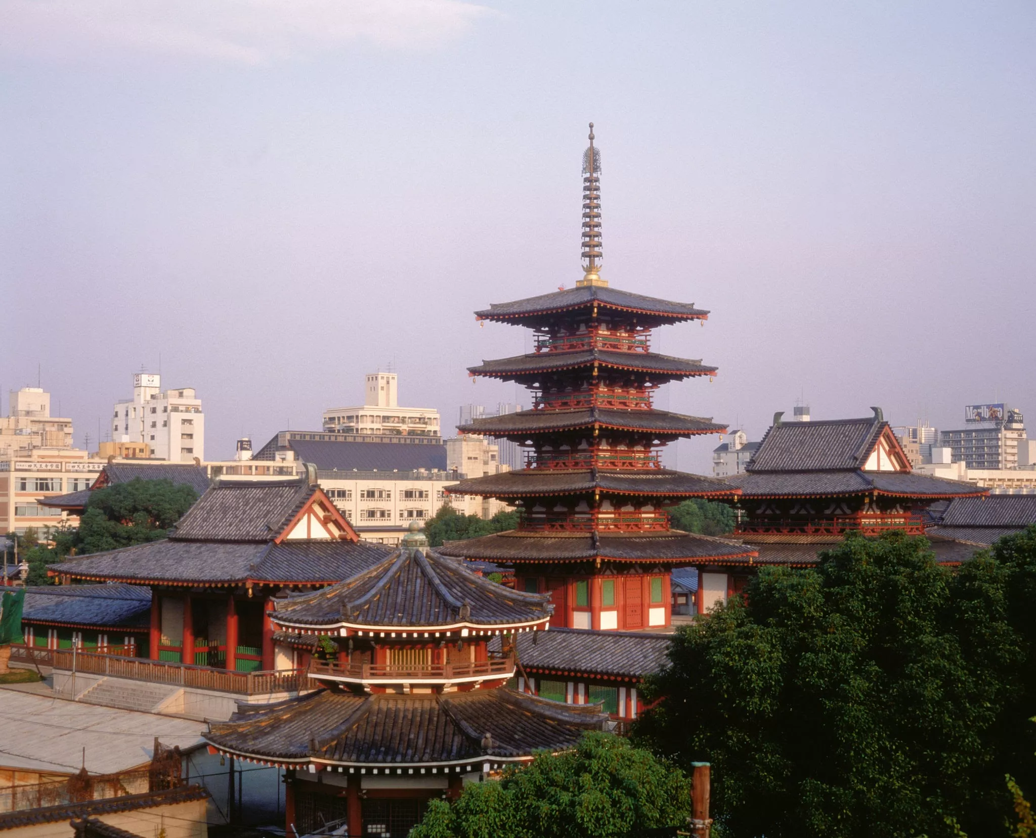 Shitenno-ji in Japan, East Asia | Architecture - Rated 3.6
