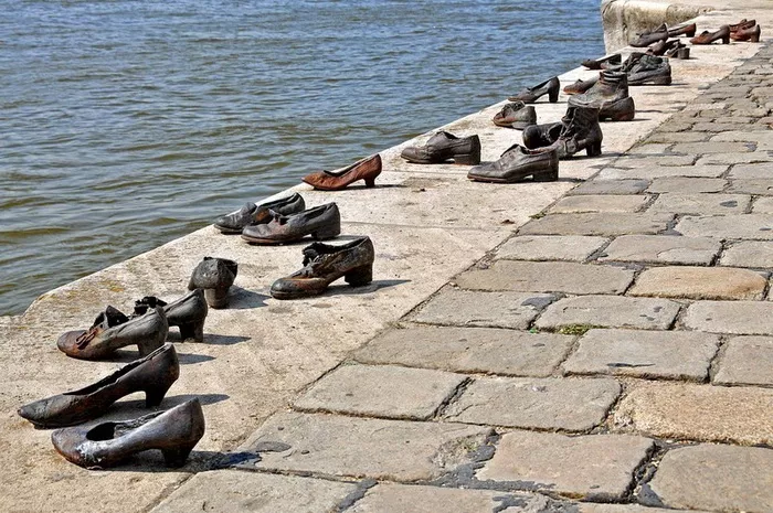 Shoes on the Danube Embankment in Hungary, Europe | Monuments - Rated 4.7