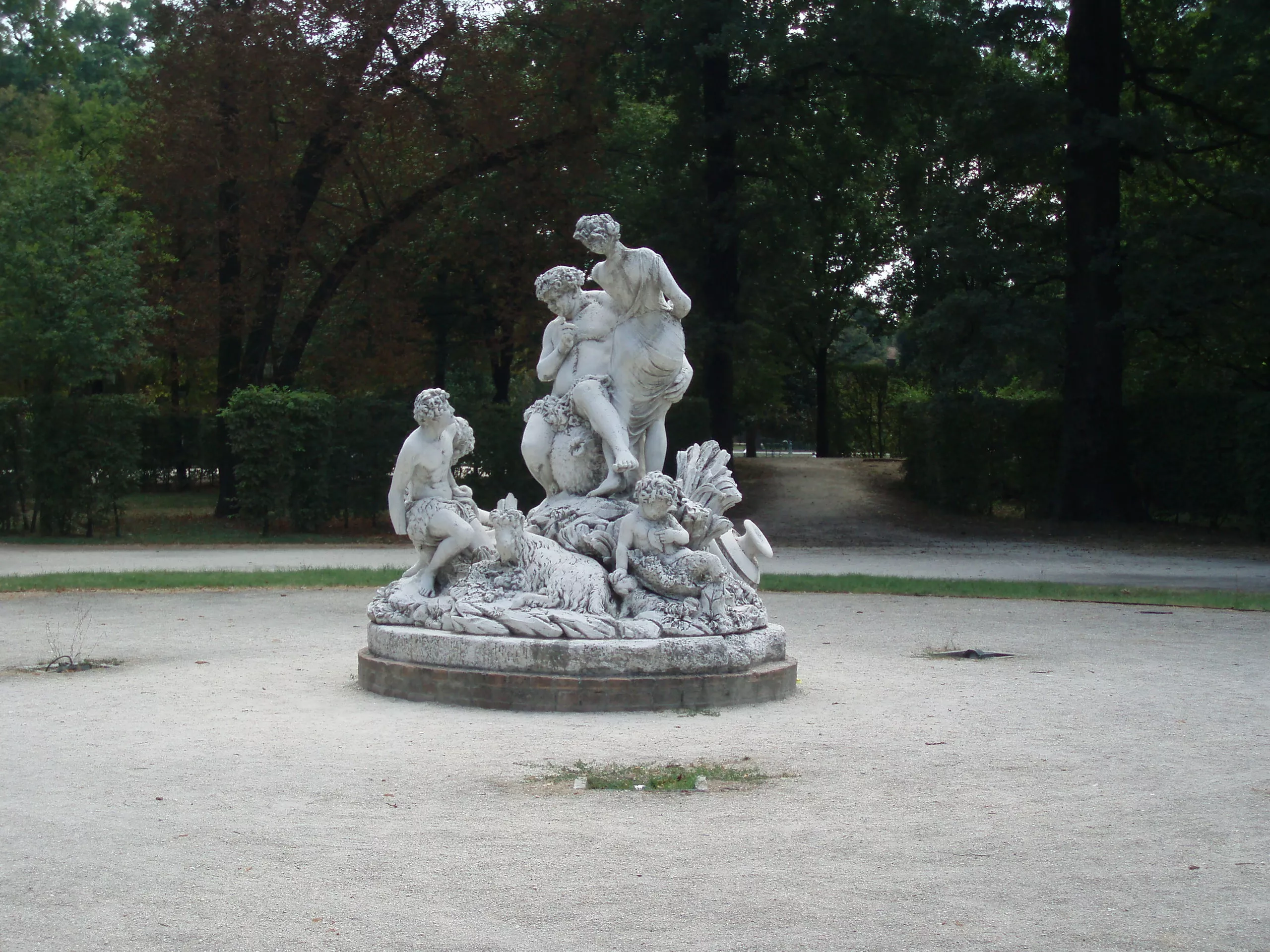 Statua Parco Ducale in Italy, Europe | Monuments,Gardens - Rated 3.7