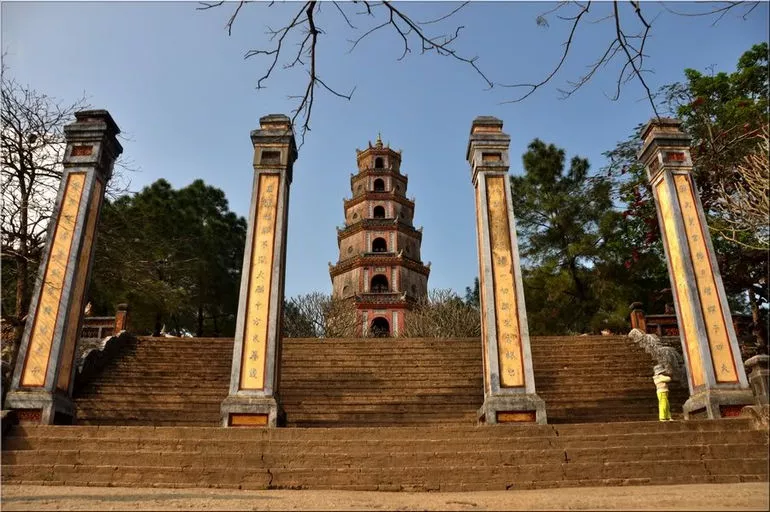 Thienmu Pagoda in Vietnam, East Asia | Architecture - Rated 3.7