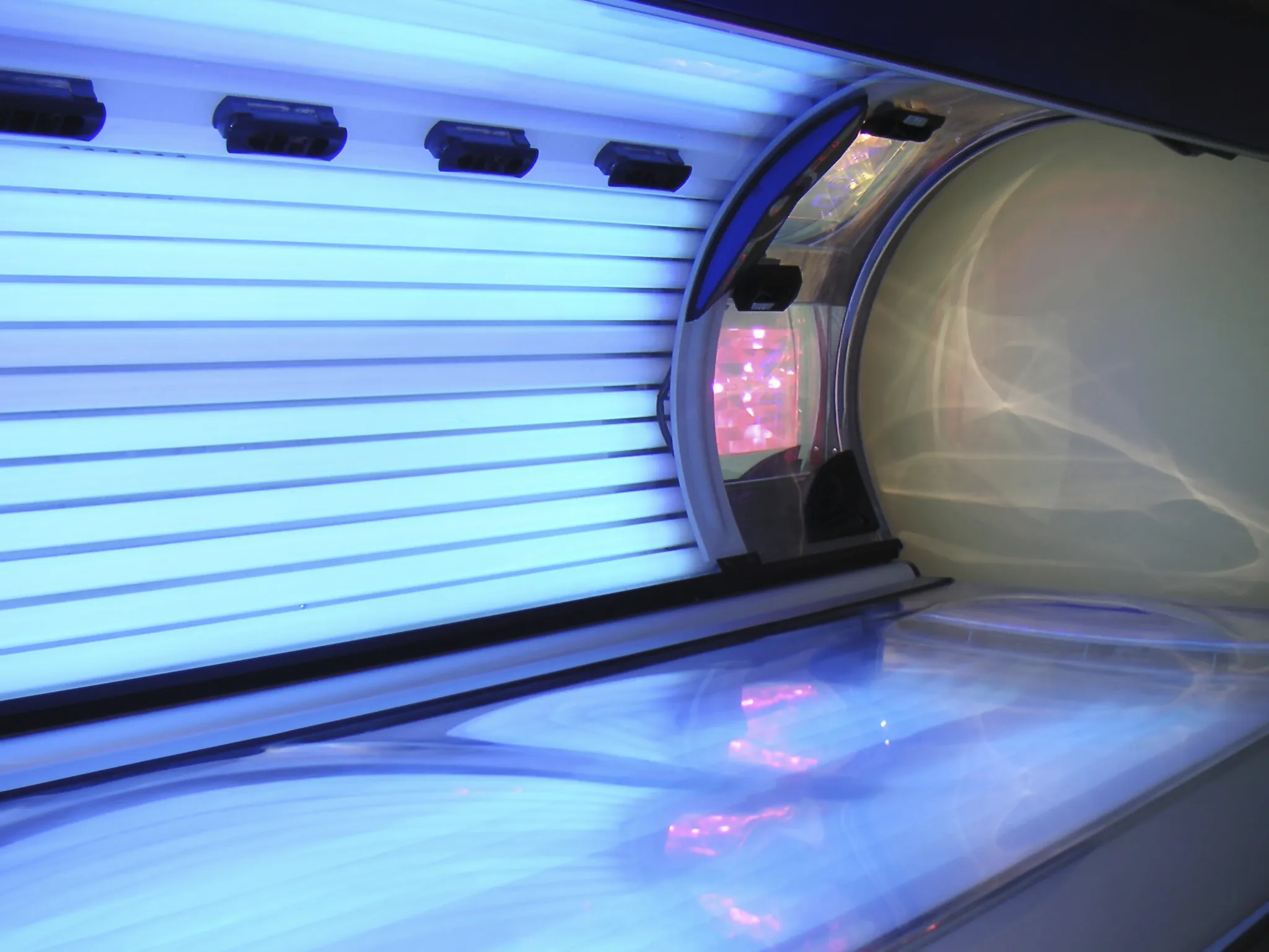 Total Tan in USA, North America | Tanning Salons - Rated 0.9