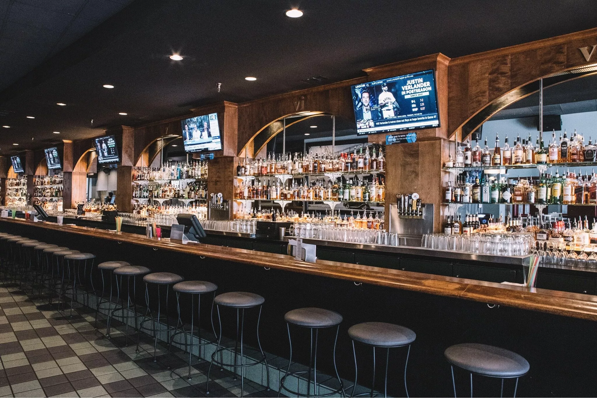 Williams Uptown Pub & Peanut Bar in USA, North America | Bars,Darts - Rated 5