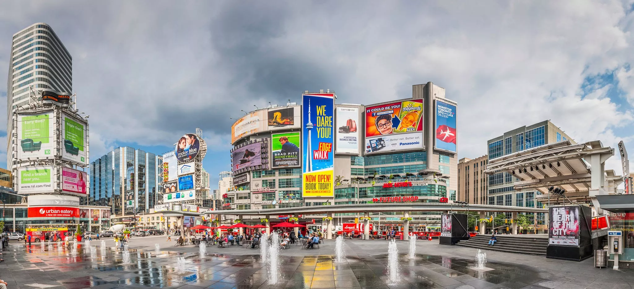 Young Dundas Square in Canada, North America | Architecture - Rated 3.9