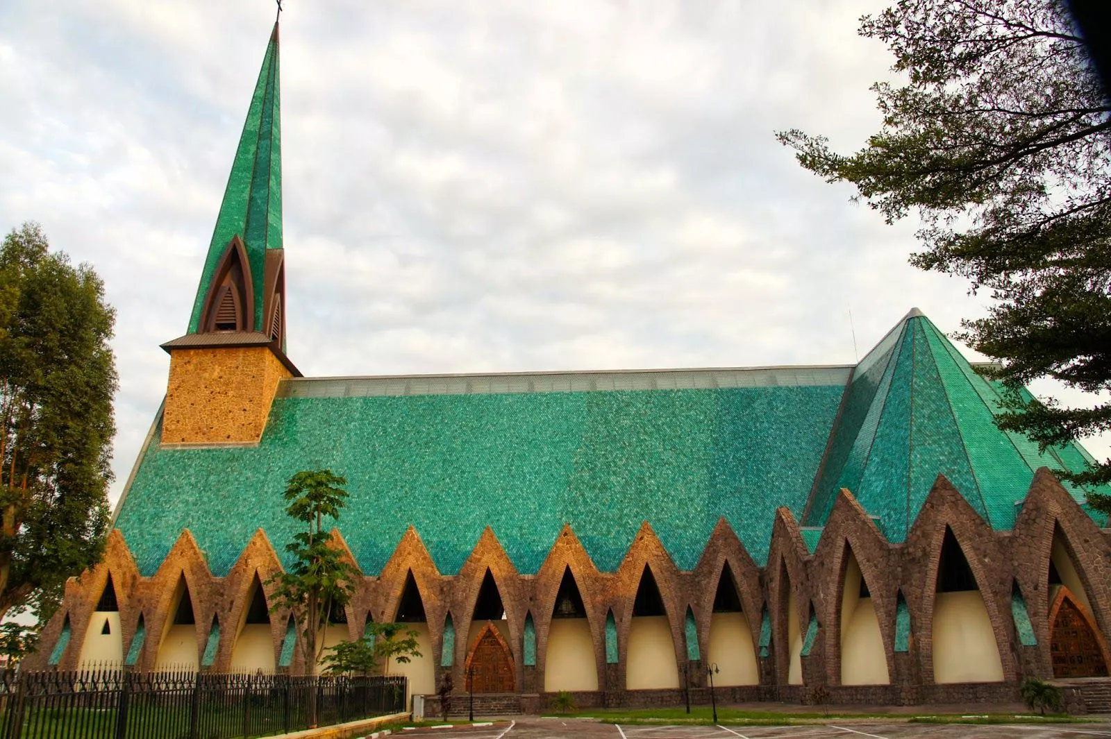 Basilique Sainte-Anne-du-Congo de Brazzaville in Republic of the Congo, Africa | Architecture - Rated 0.7