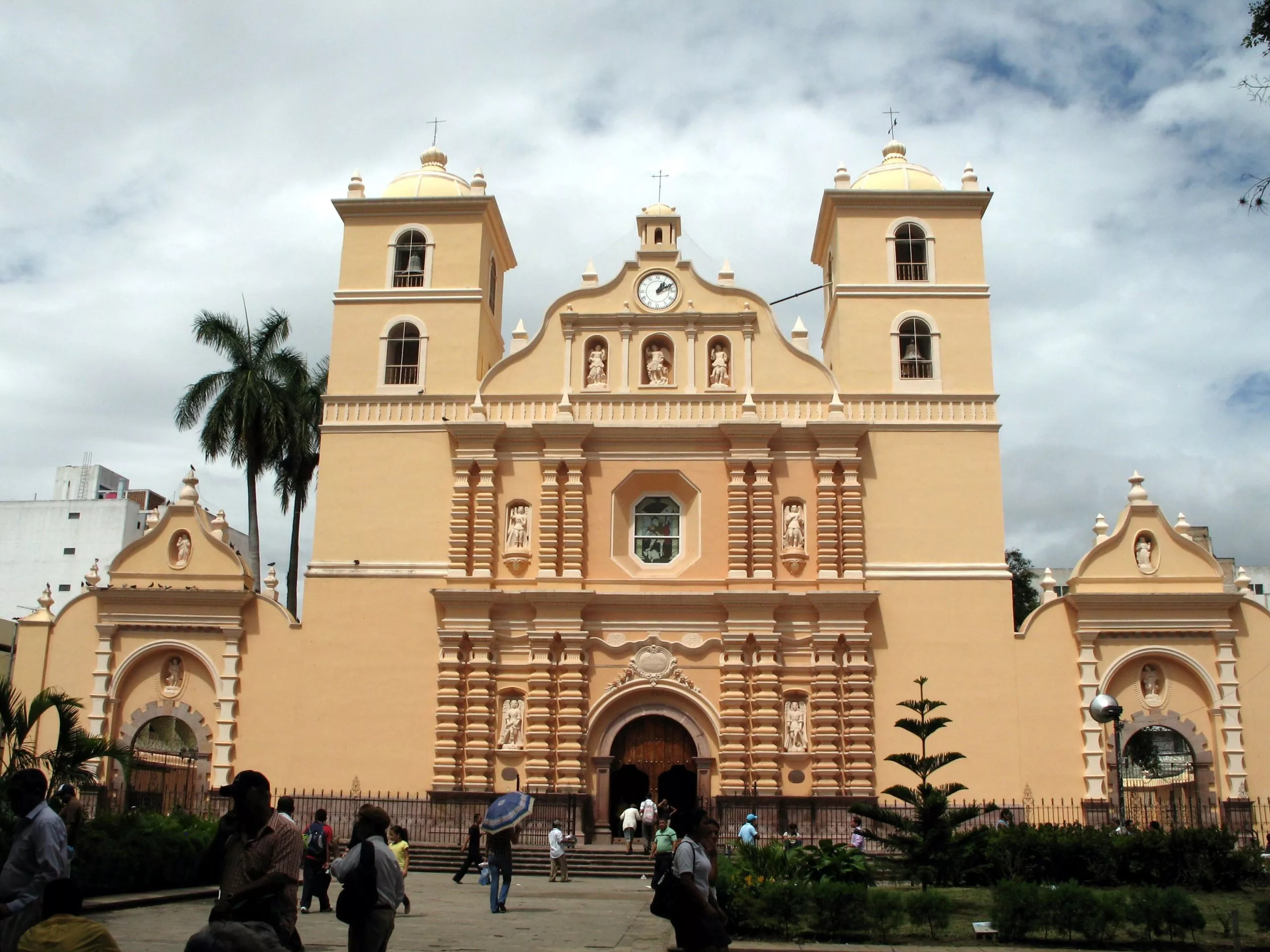 Catedral de San Miguel in Honduras, North America | Architecture - Rated 3.7