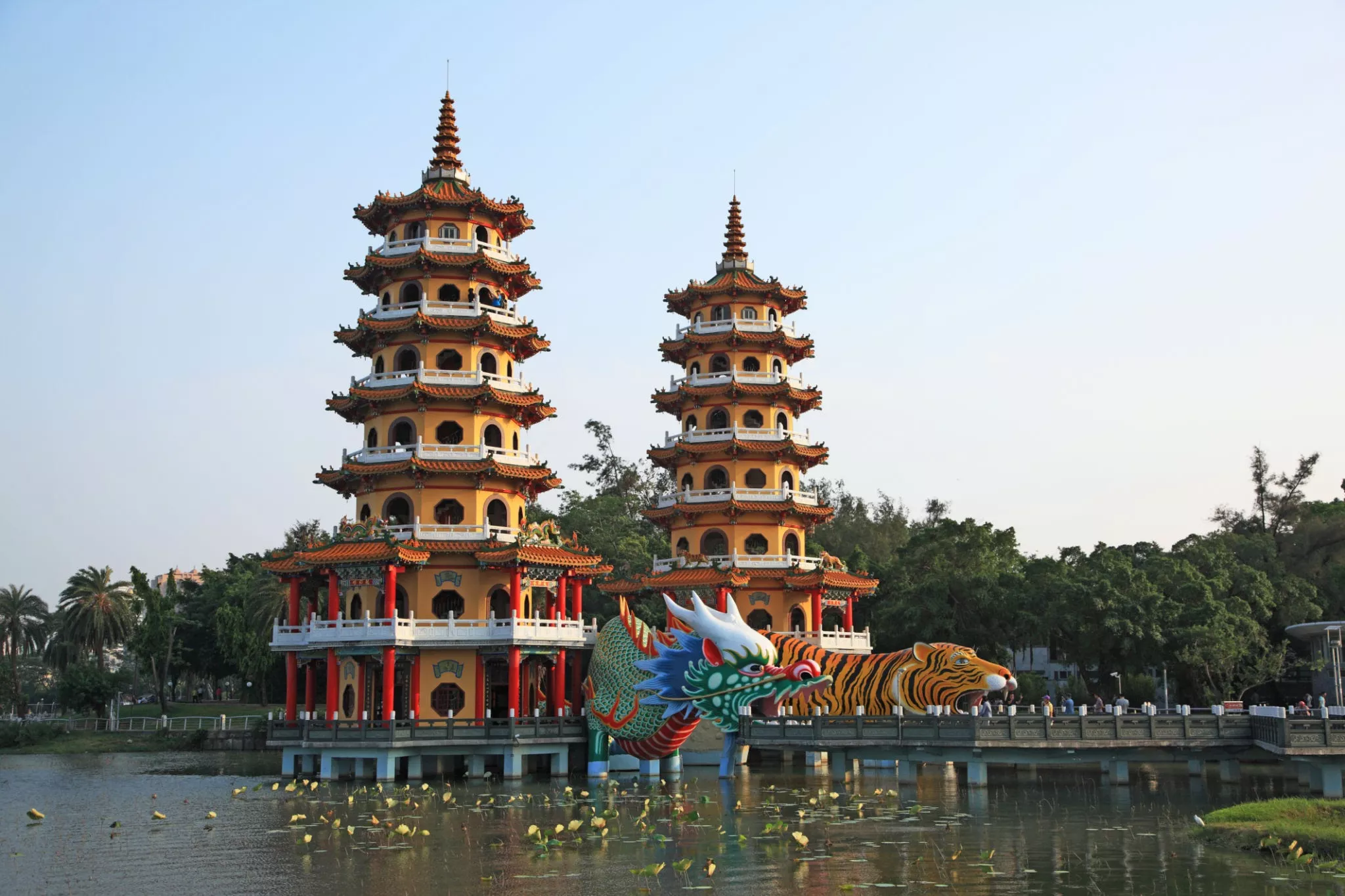 Pagodas "Dragon" and "Tiger" in Taiwan, East Asia | Architecture - Rated 3.7