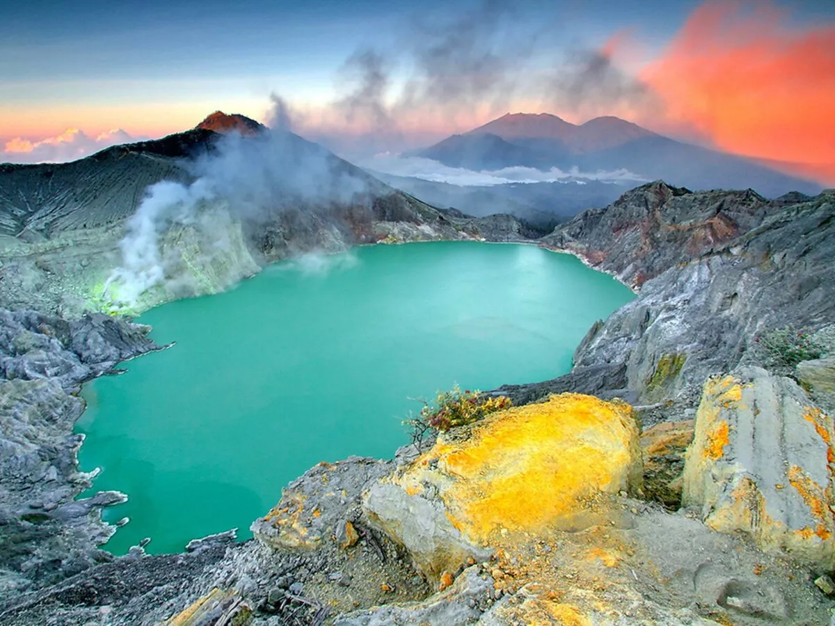 Ijen Crater in Indonesia, Central Asia | Trekking & Hiking - Rated 3.9
