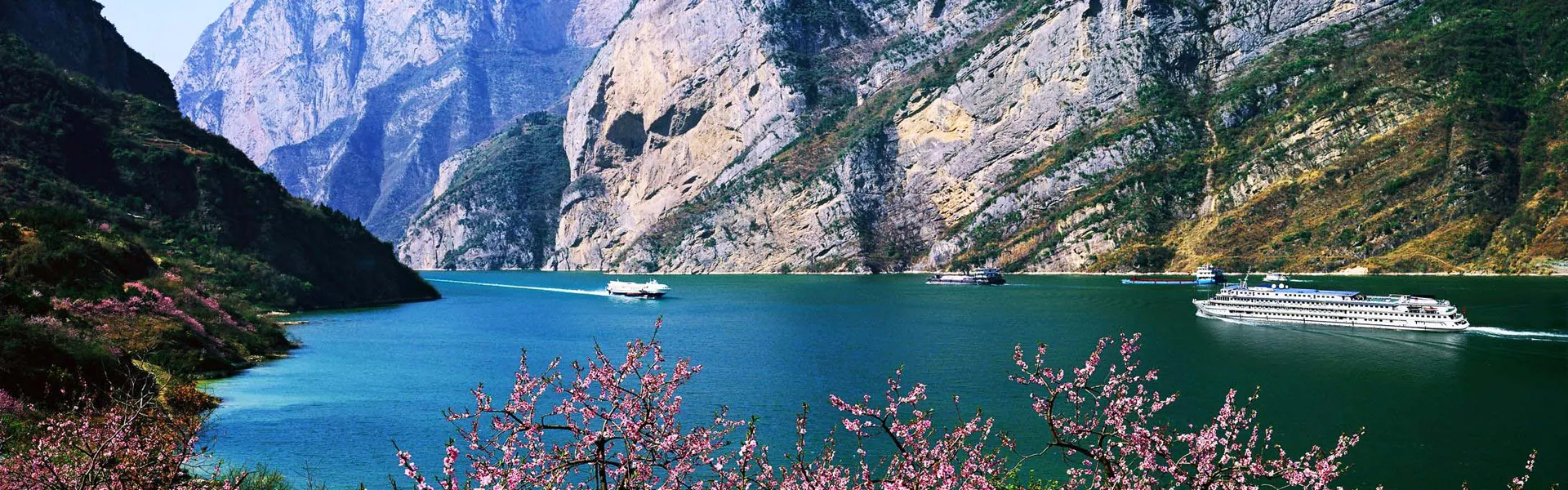 Yangtze Three Gorges in China, East Asia | Trekking & Hiking - Rated 0.7
