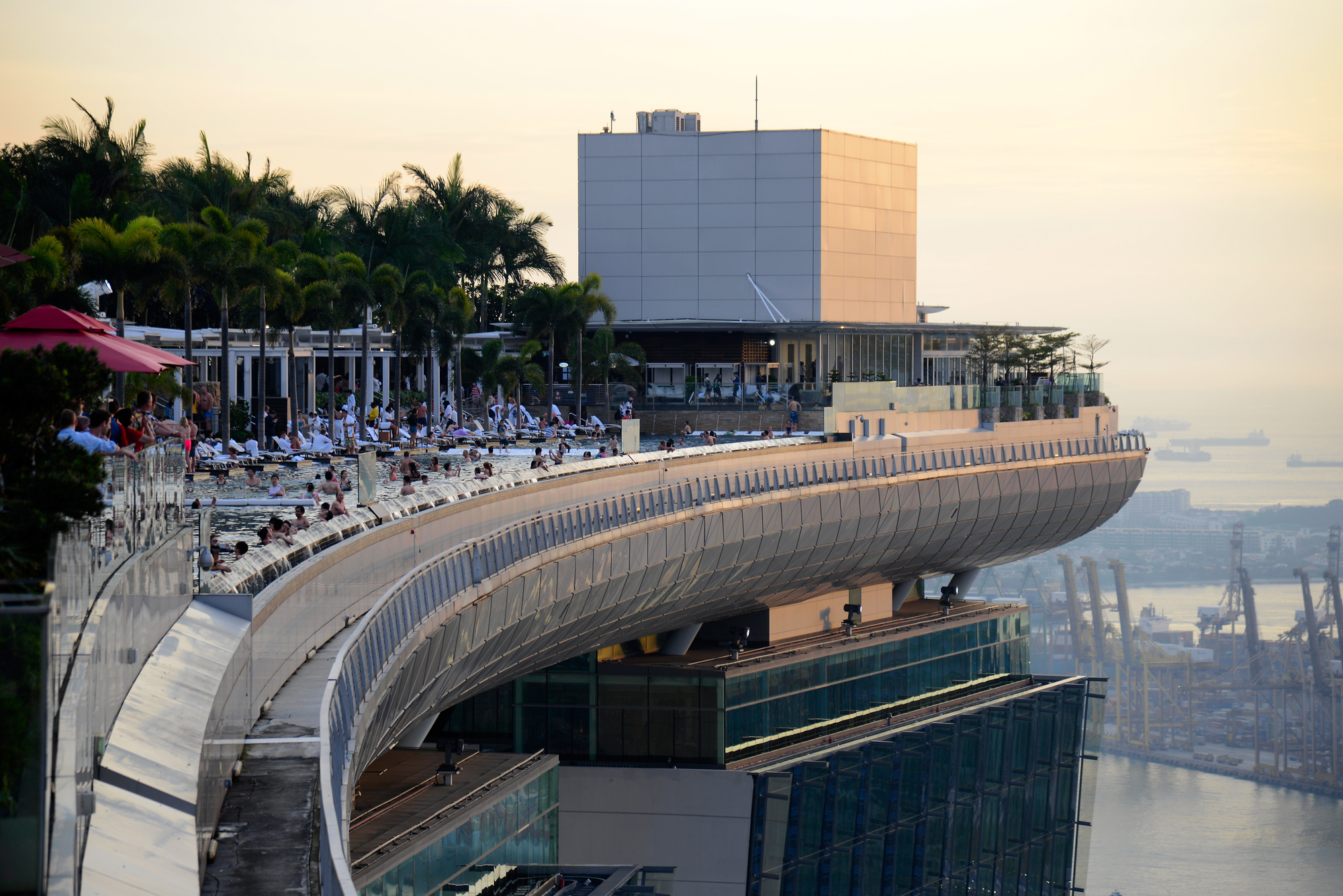 Bay sands. Отель-корабль Marina Bay Sands. Сингапурский отель Marina Bay Sands.