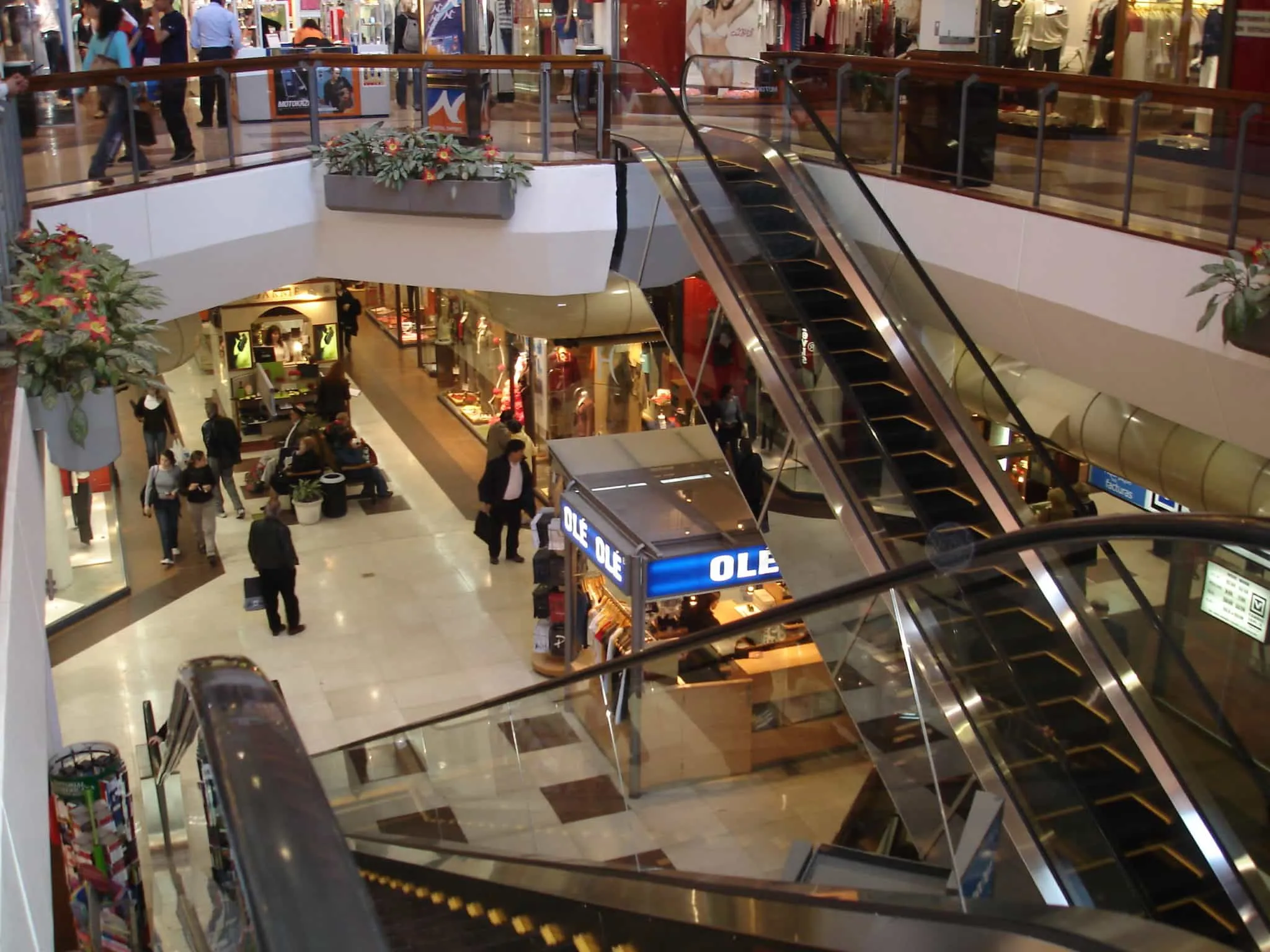 Montevideo Shopping Center in Uruguay, south_america | Shoes,Clothes,Gifts,Cosmetics,Jewelry - Country Helper