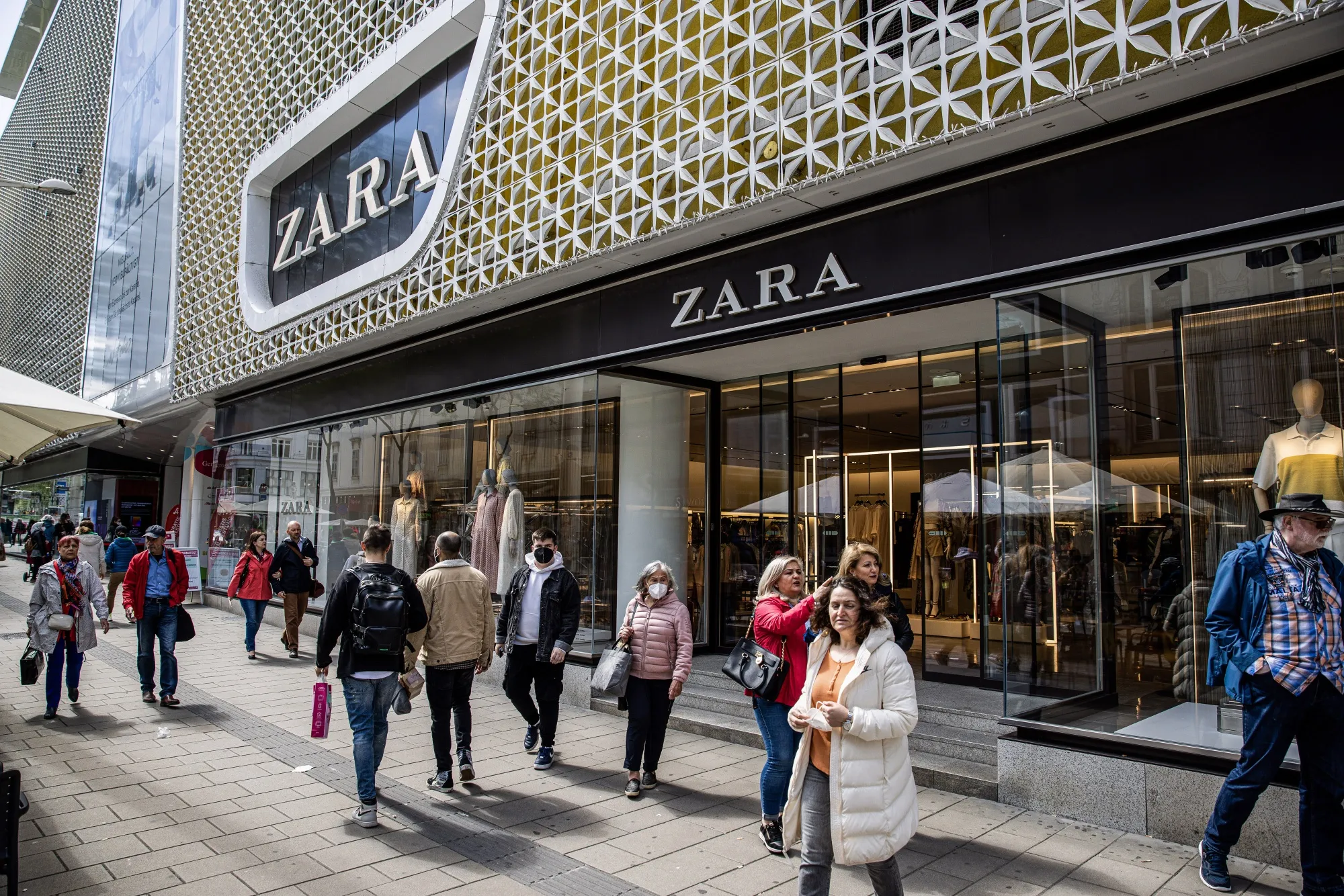 Zara Vienna Gerngross in Austria, europe | Handbags,Shoes,Accessories,Clothes - Country Helper
