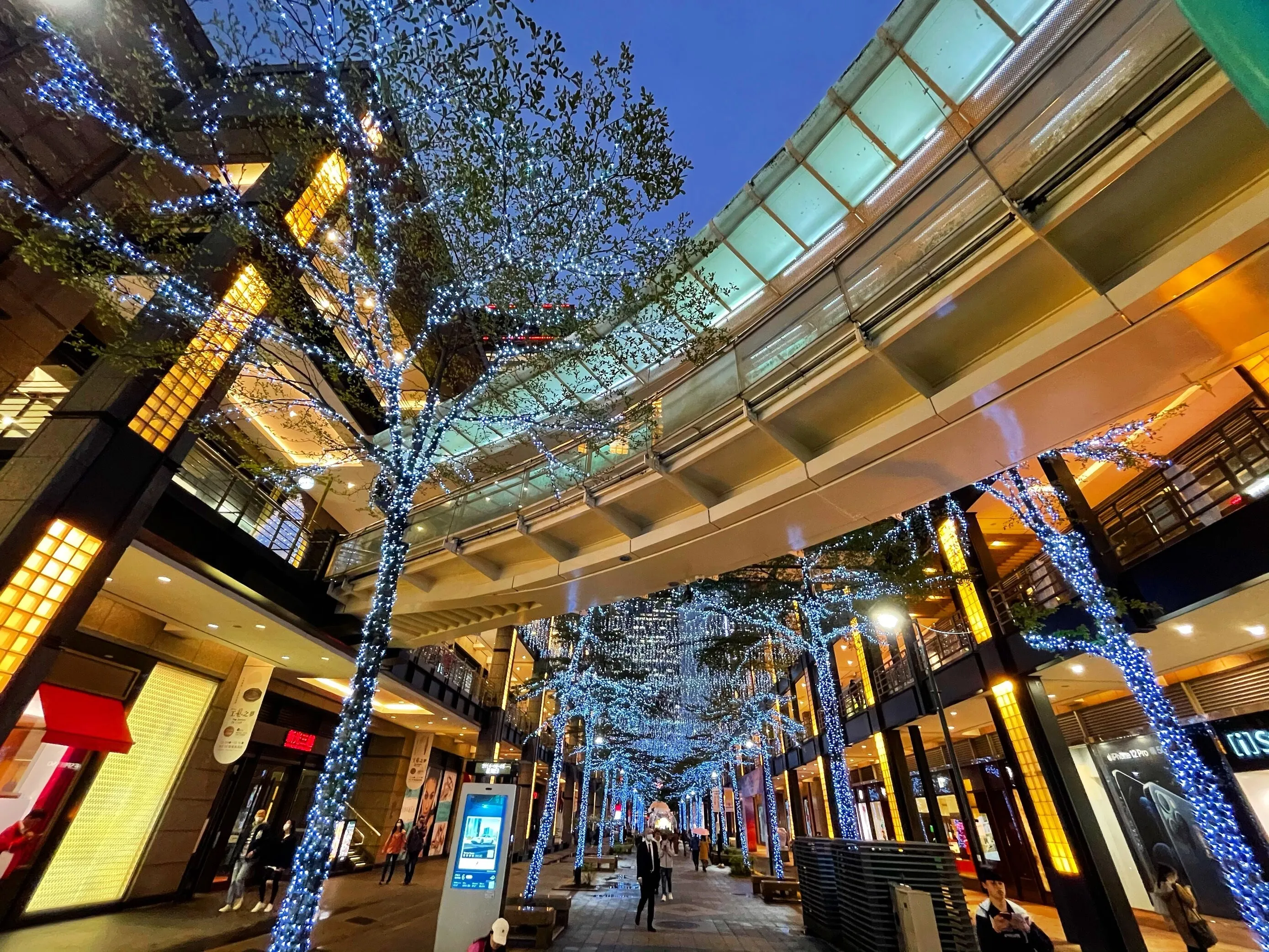 Xinyi Wei Xiu Shopping District in Taiwan, east_asia | Shoes,Accessories,Clothes,Handicrafts,Jewelry - Country Helper