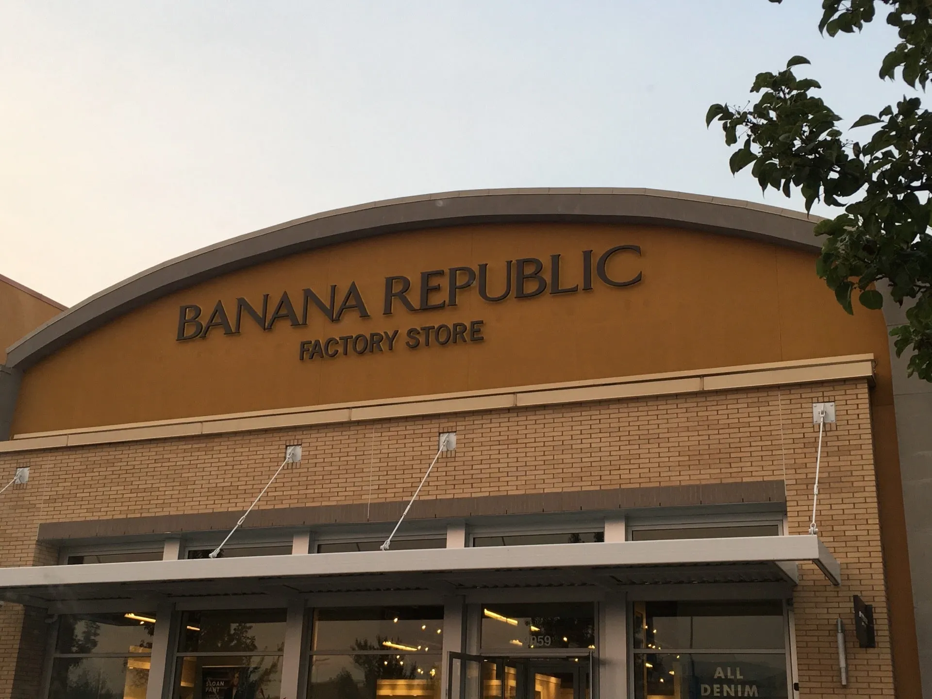 Banana Republic Factory Store in USA, north_america | Clothes - Country Helper