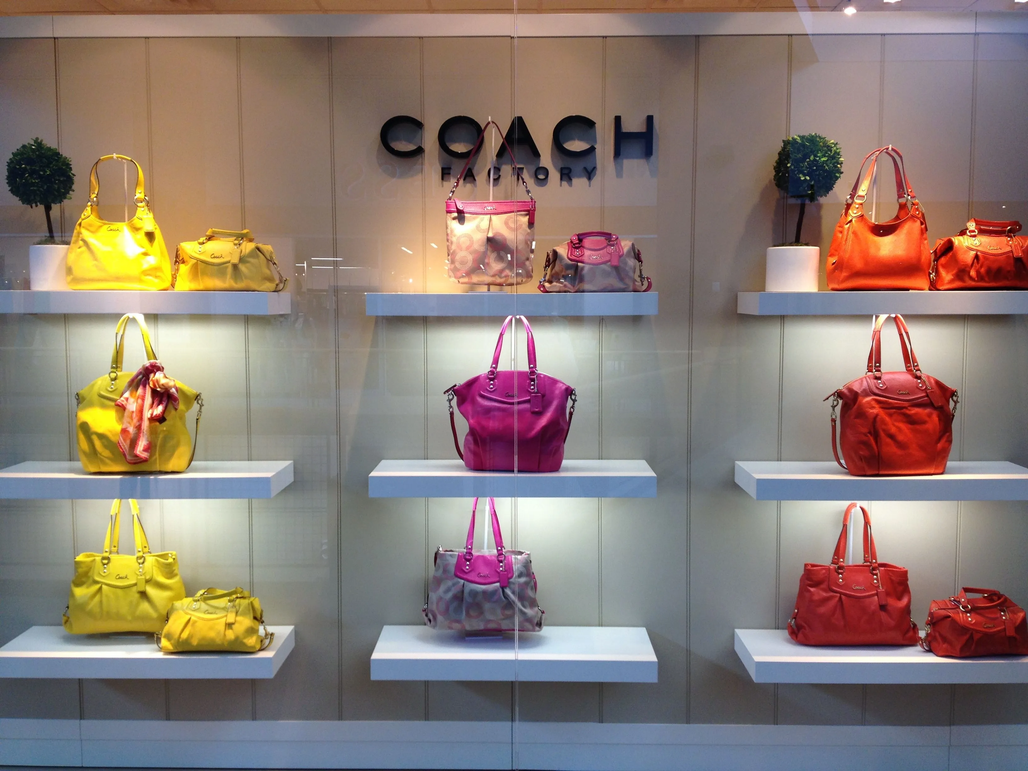 Coach Outlet in Puerto Rico, caribbean | Accessories - Country Helper